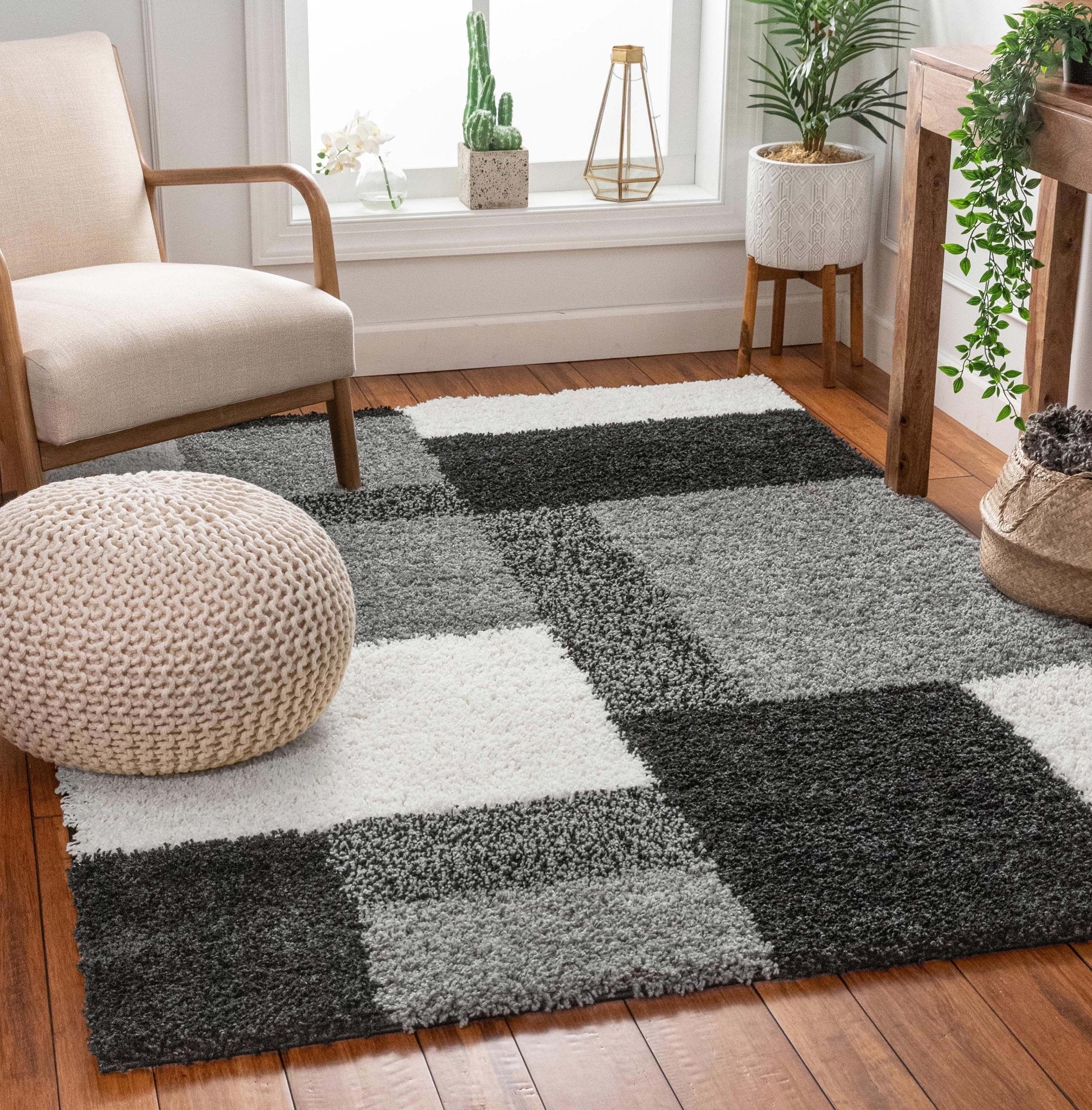 Cubes Black Contemporary Rug - Well Woven - Shag color block rug in a living area