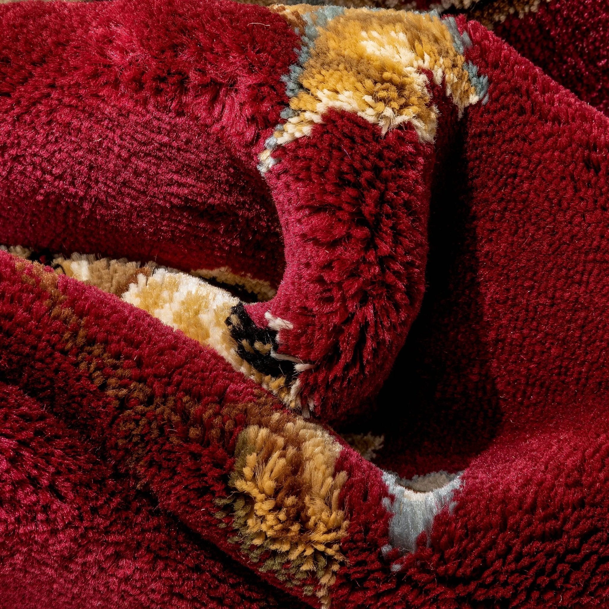 Abbasi Red Traditional Rug Well Woven