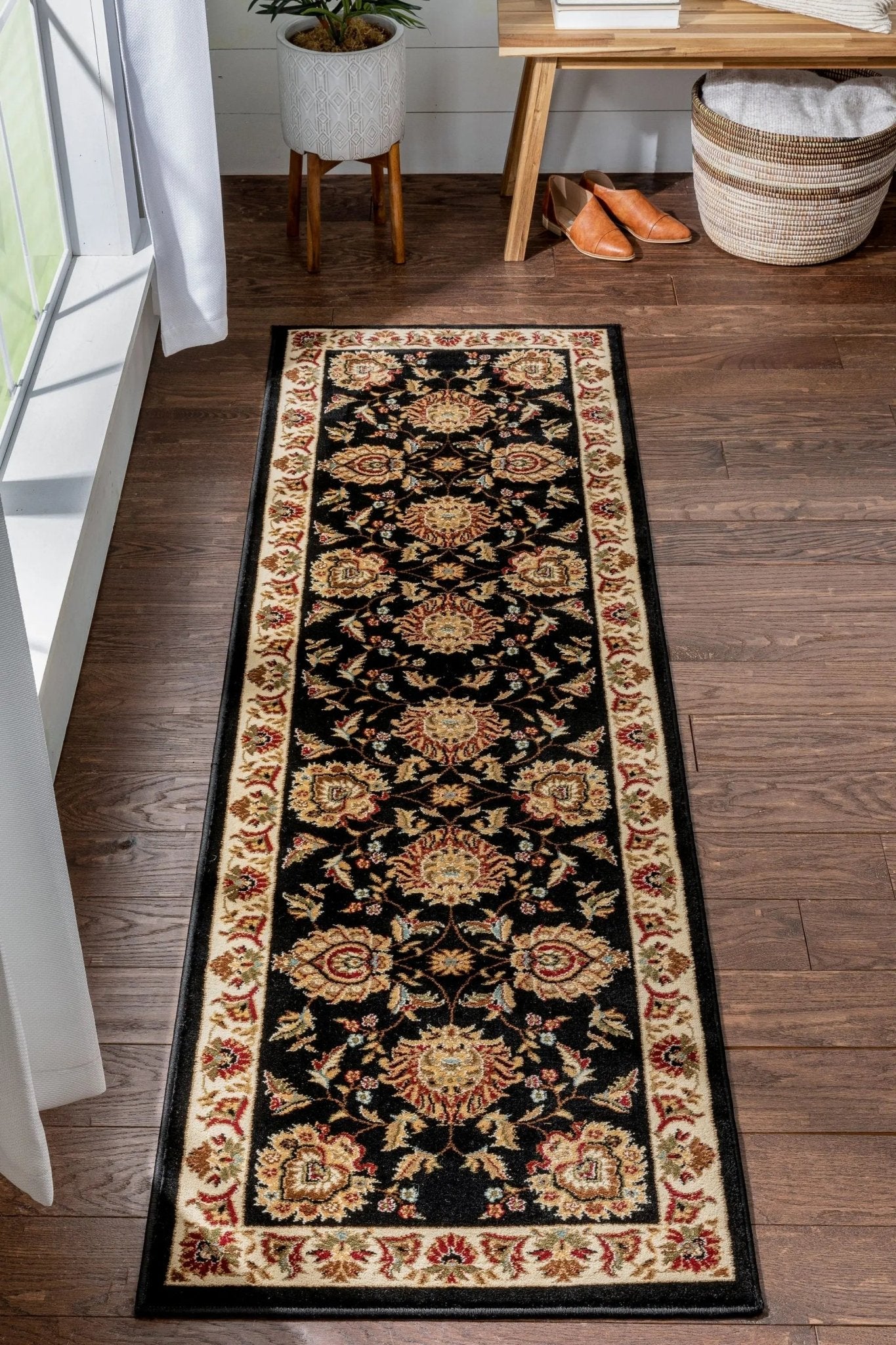 Abbasi Black Traditional Rug Well Woven