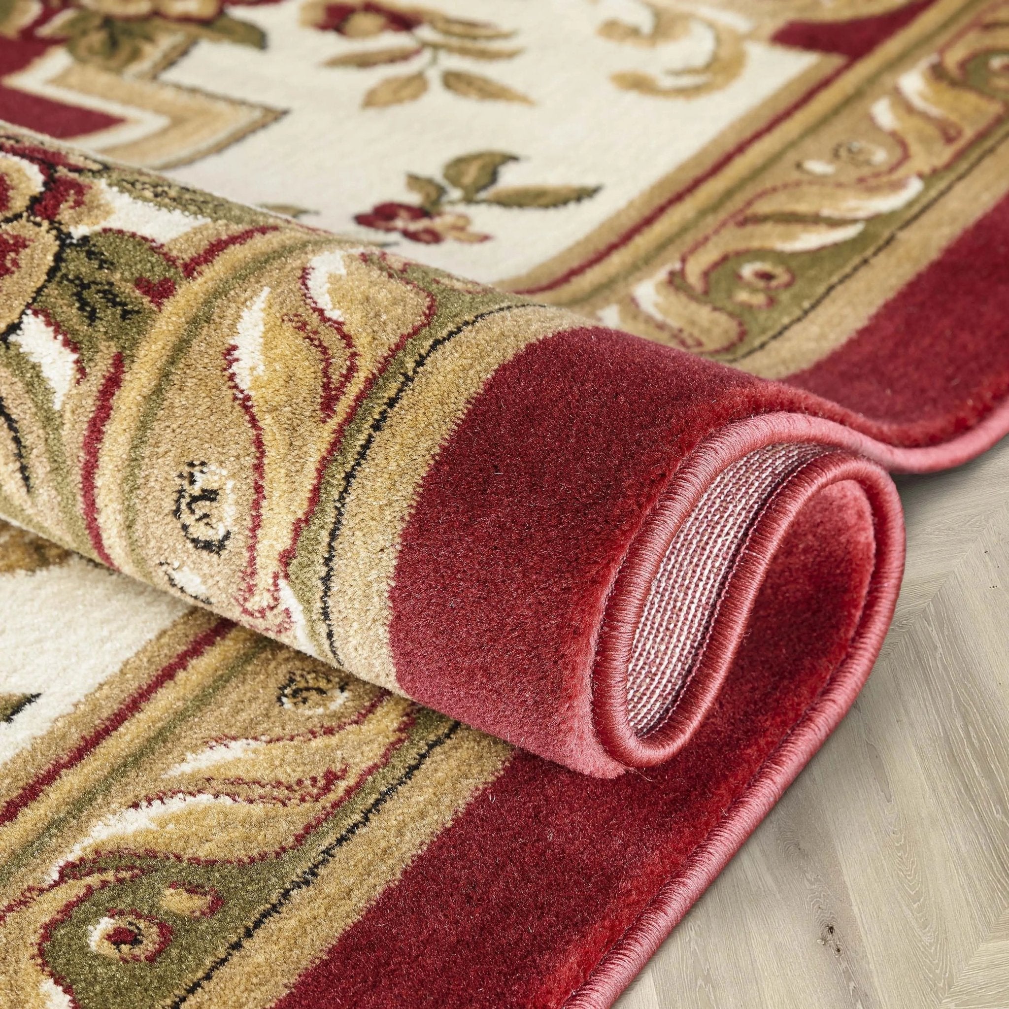 Le Petit Palais Red Traditional Rug Well Woven