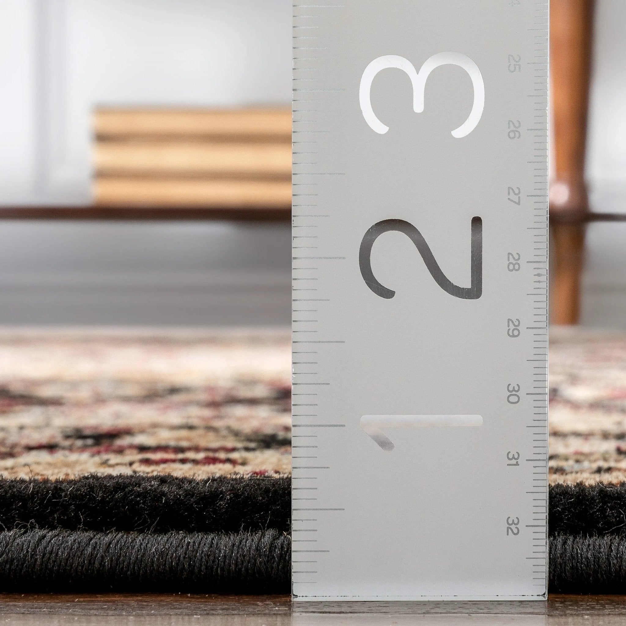 Aviva Black Traditional Rug Well Woven