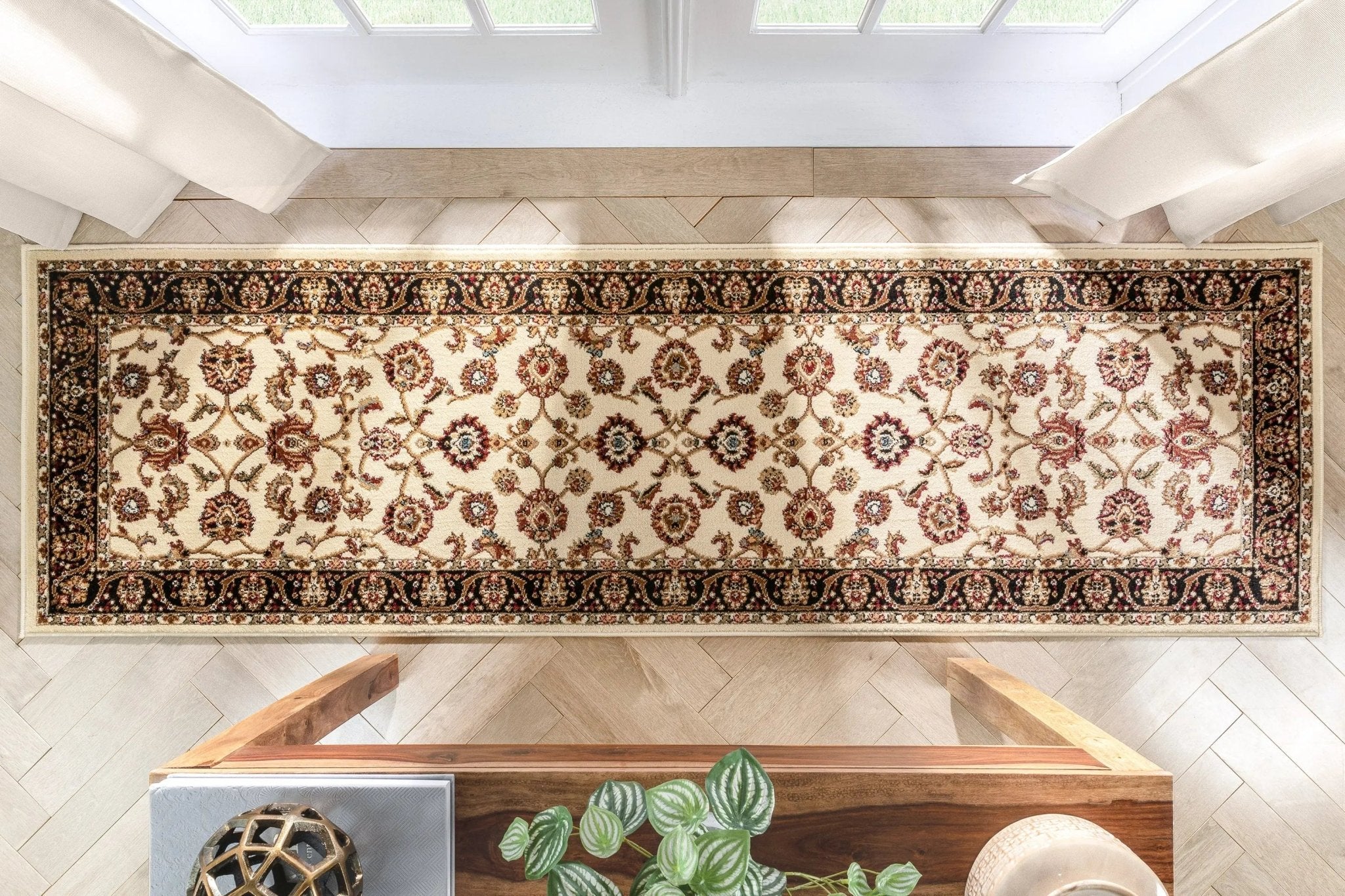 Sarouk Ivory Traditional Rug Well Woven