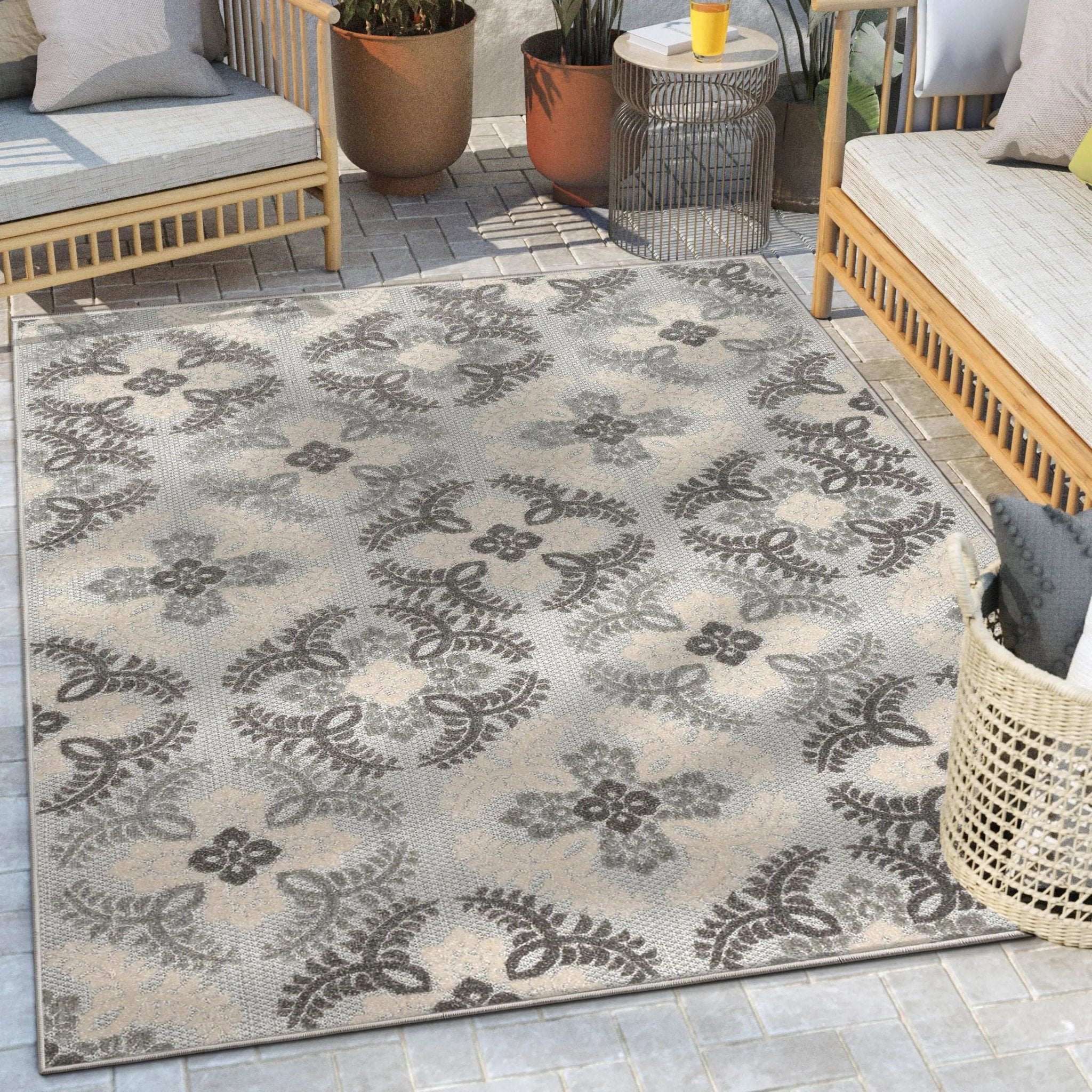 Loewy Modern Geometric Indoor/Outdoor Grey High-Low Rug Well Woven