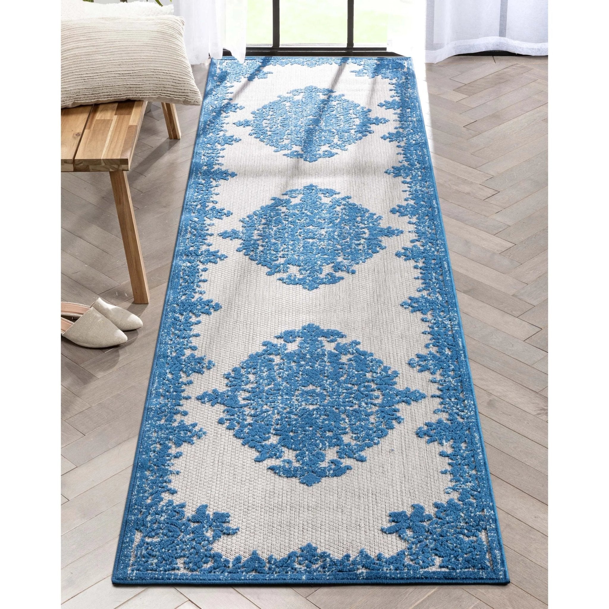 Arid Modern Medallion Persian Indoor/Outdoor Blue High-Low Rug Well Woven