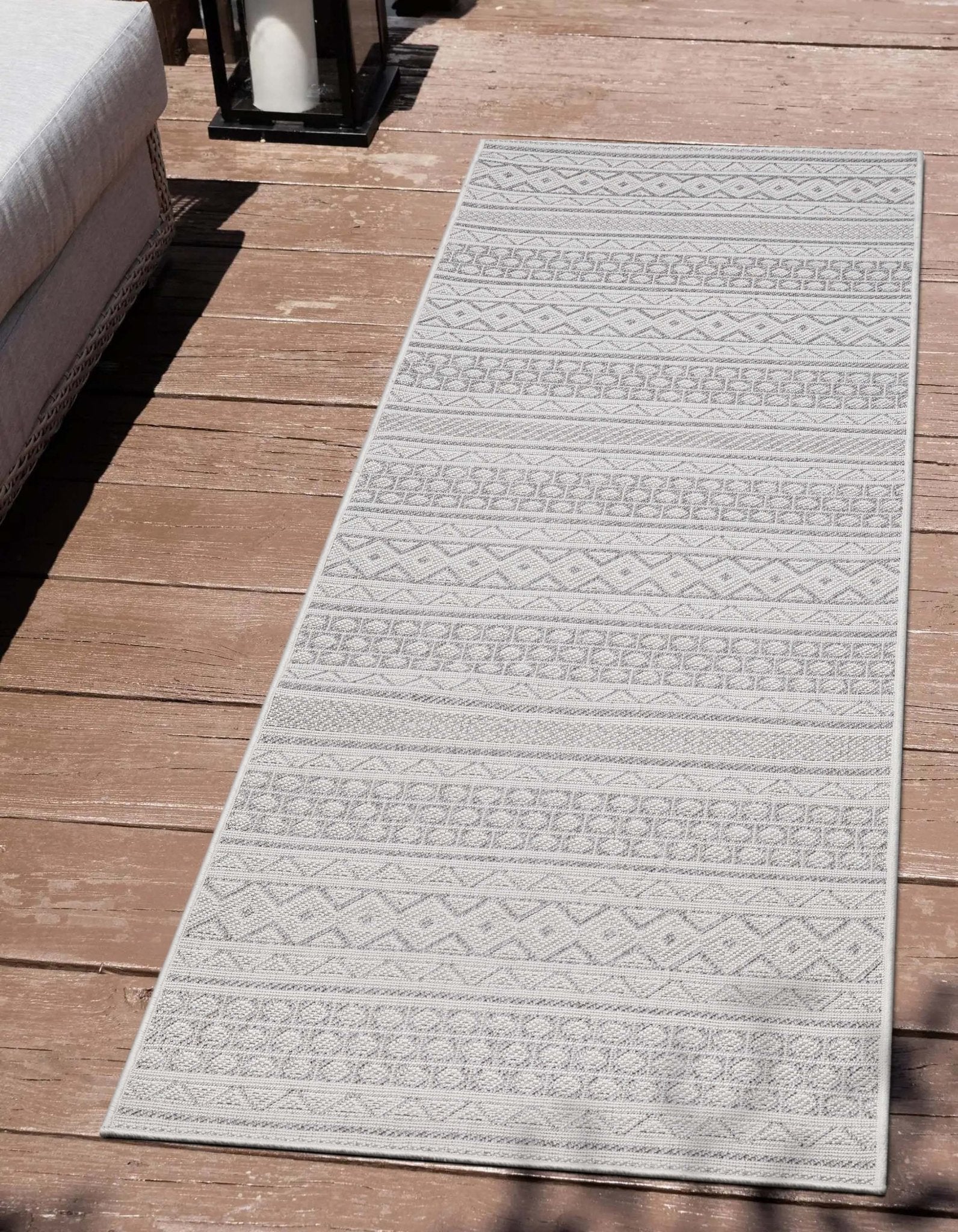 Arwen Tribal Indoor/Outdoor Grey Textured Rug Well Woven