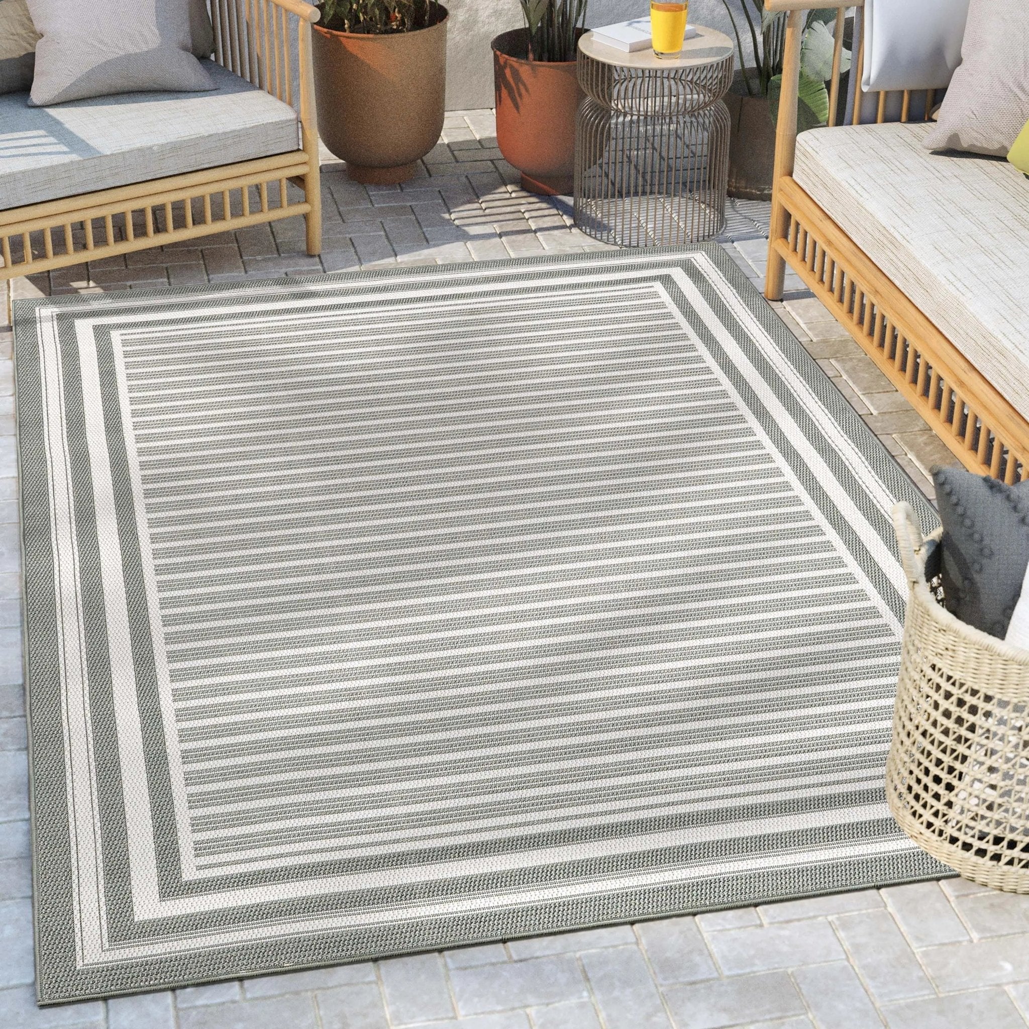 Frankie Modern Stripes Indoor/Outdoor Green Textured Rug Well Woven