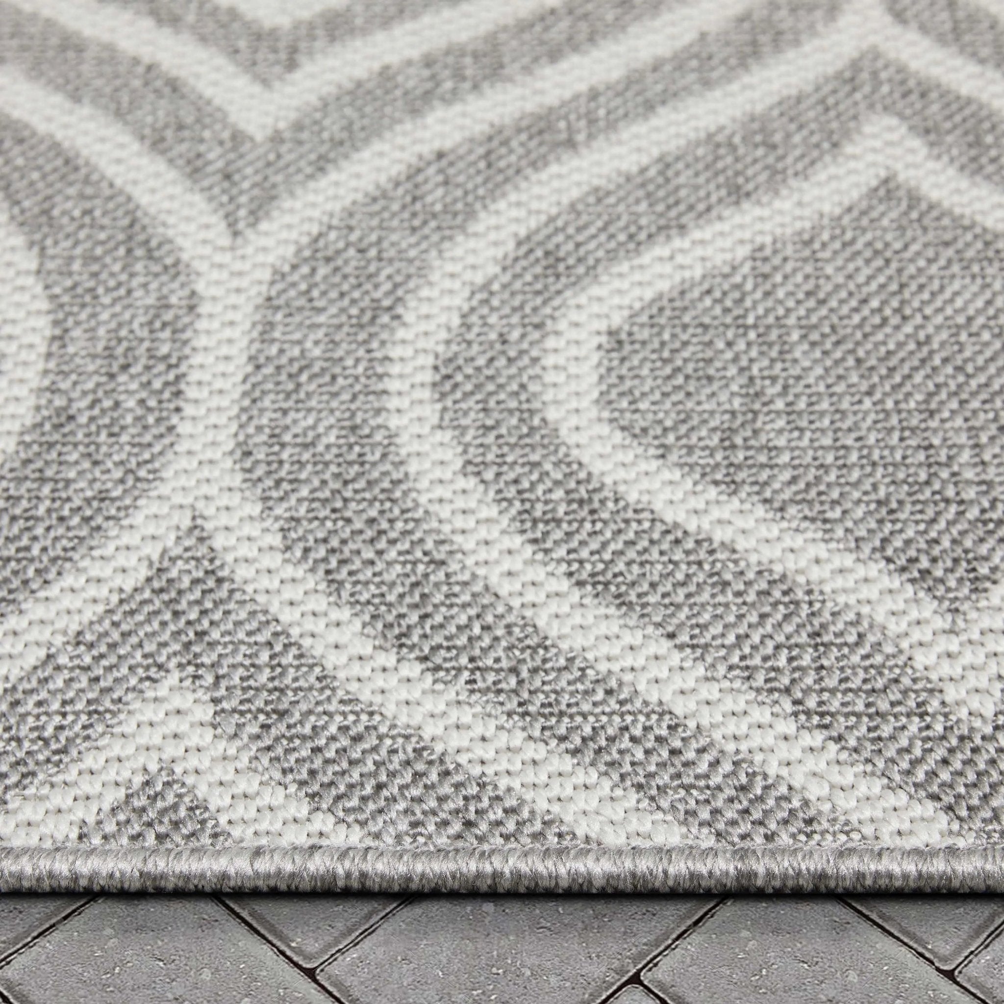 Ludo Lattice Trellis Indoor/Outdoor Grey Textured Rug Well Woven
