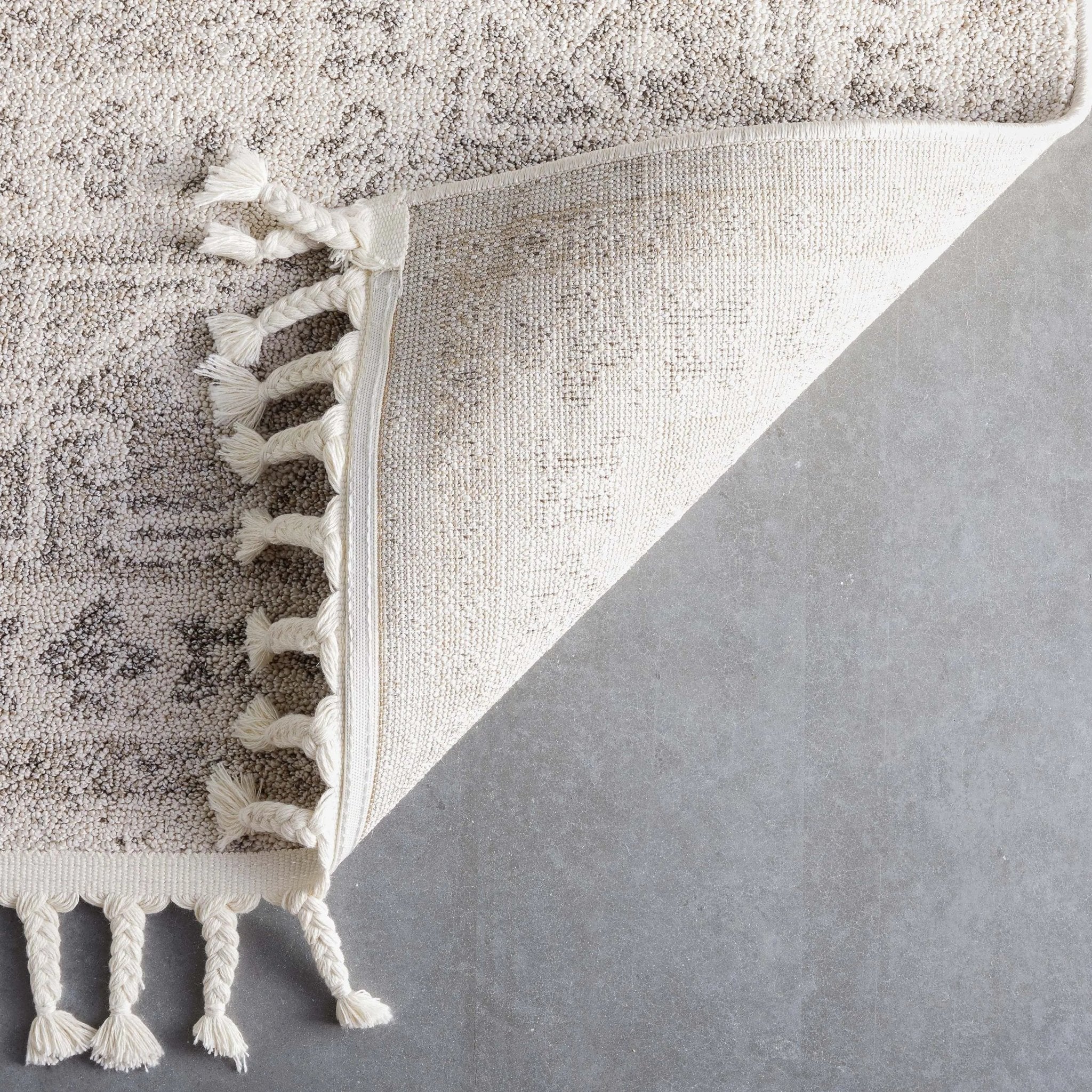 Carina Tribal Medallion Beige Kilim-Style Rug Well Woven