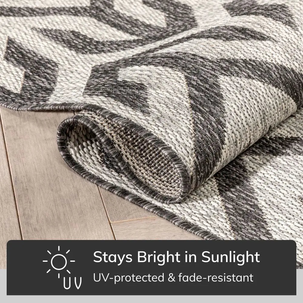 Atlantis Modern Geometric Black Indoor/Outdoor Rug Well Woven