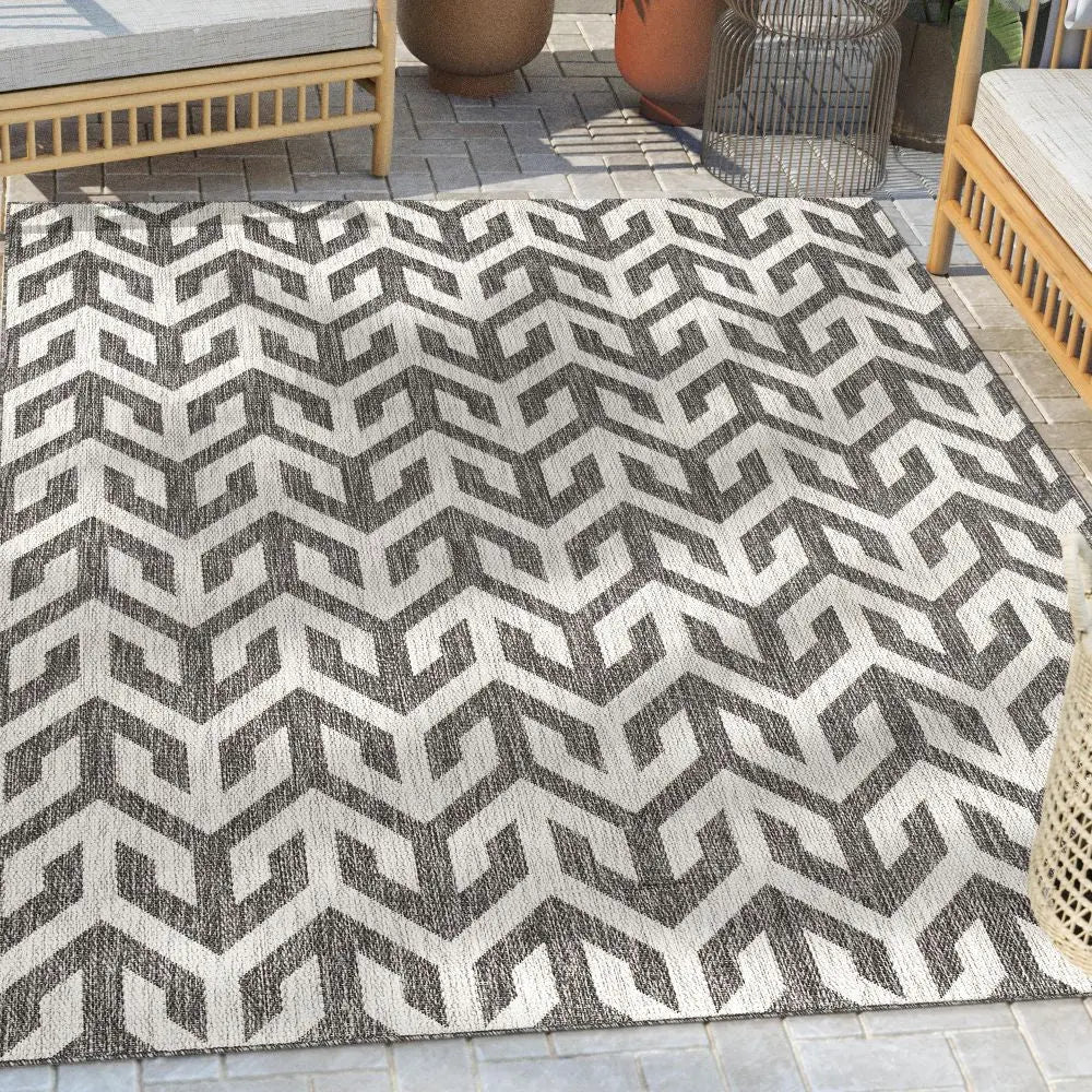 Atlantis Modern Geometric Black Indoor/Outdoor Rug Well Woven