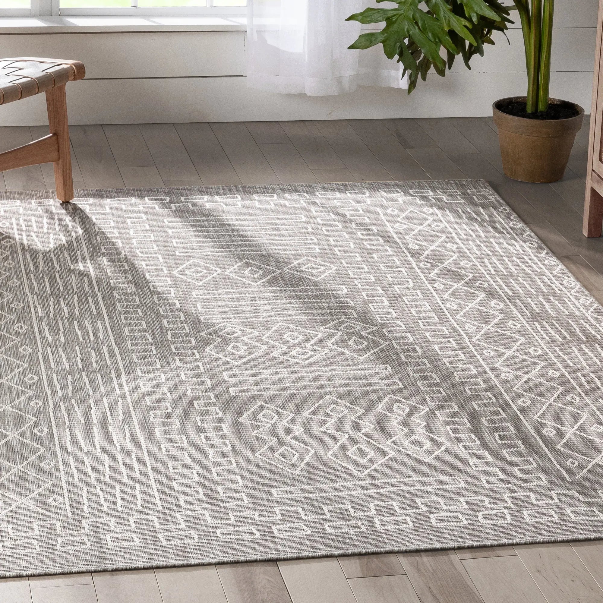 Anza Tribal Geometric Pattern Grey 5'3" x 7'3" Flat-Weave Indoor/Outdoor Rug Well Woven