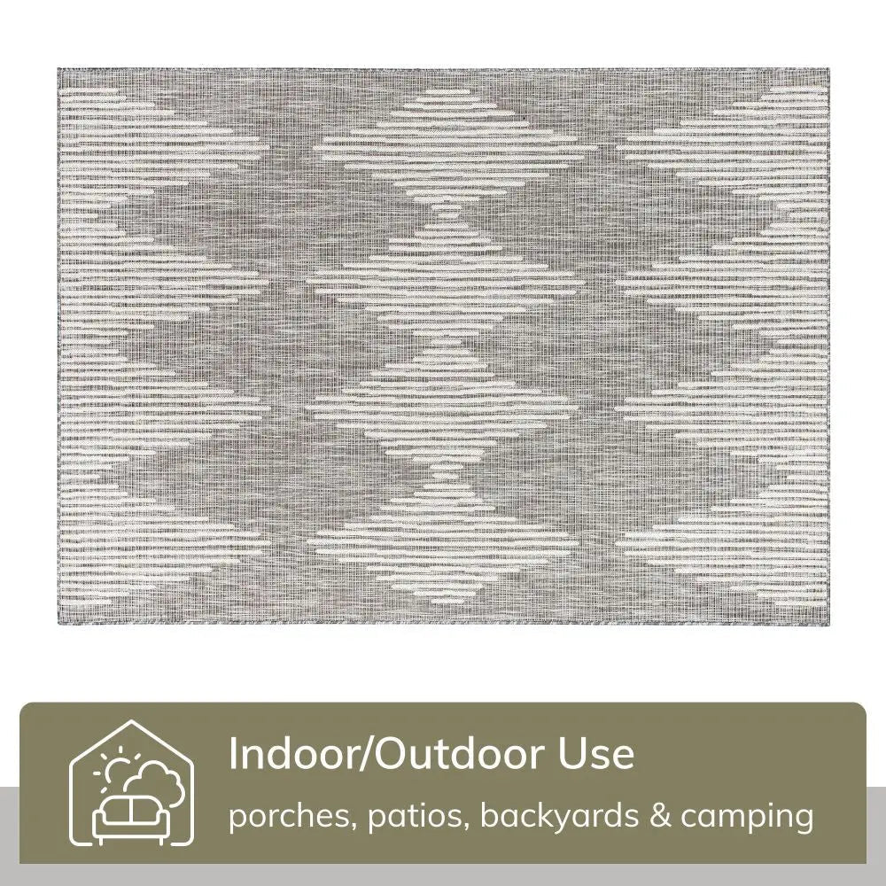 Kai Modern Chevron Pattern Grey 5'3" x 7'3" Flat-Weave Indoor/Outdoor Rug Well Woven
