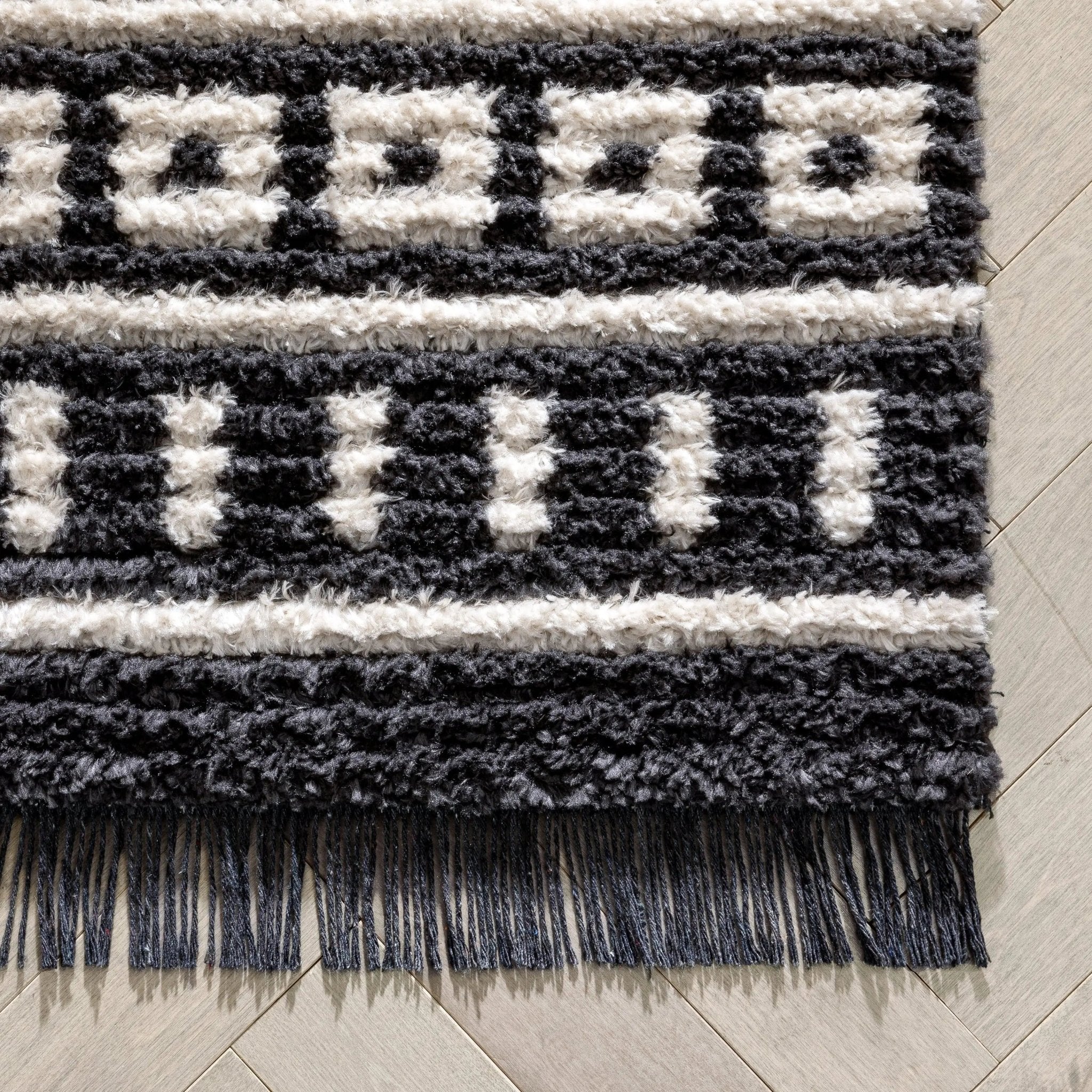 Nokomis Tribal Diamond Lattice Pattern Grey High-Low Textured Pile Rug Well Woven