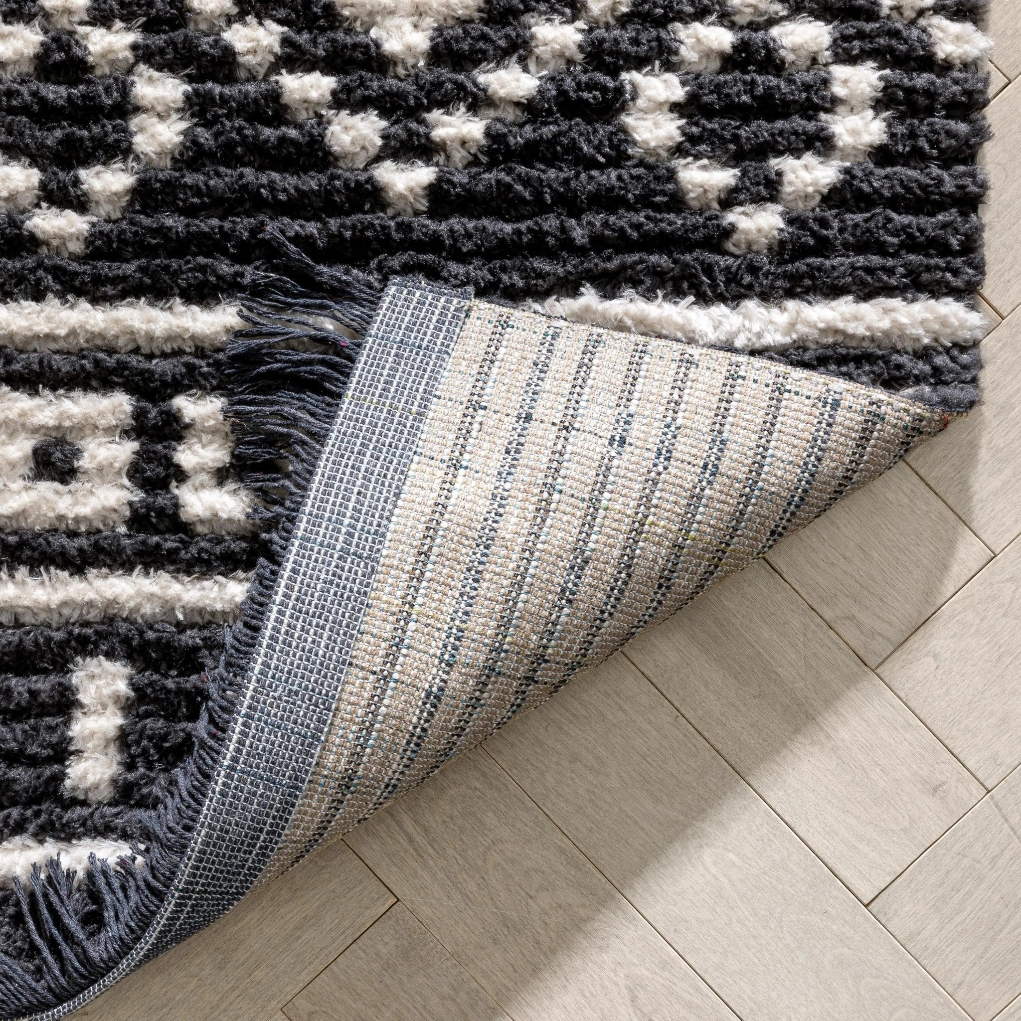 Nokomis Tribal Diamond Lattice Pattern Grey High-Low Textured Pile Rug Well Woven