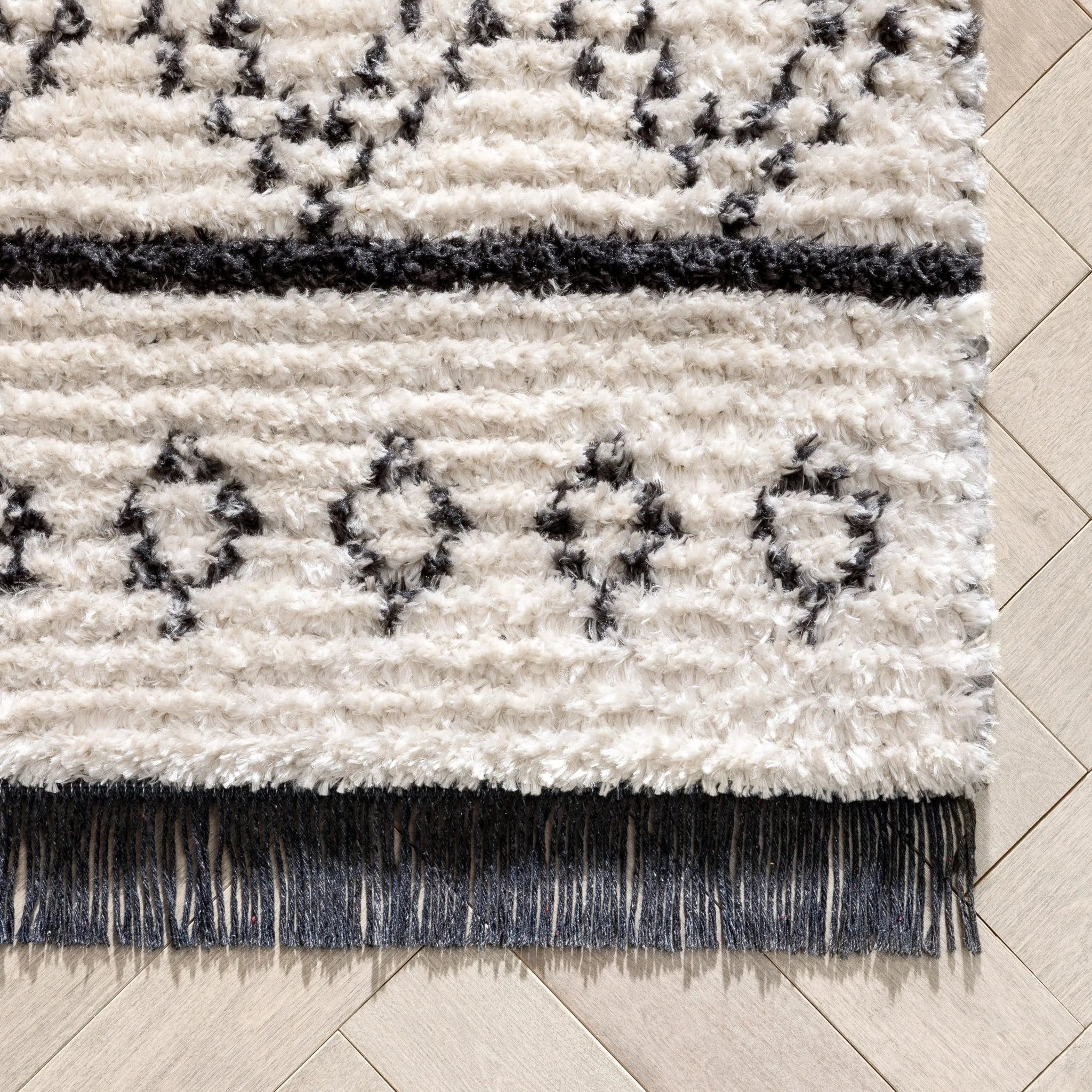 Odina Tribal Diamond Lattice Pattern Grey High-Low Textured Pile Rug Well Woven