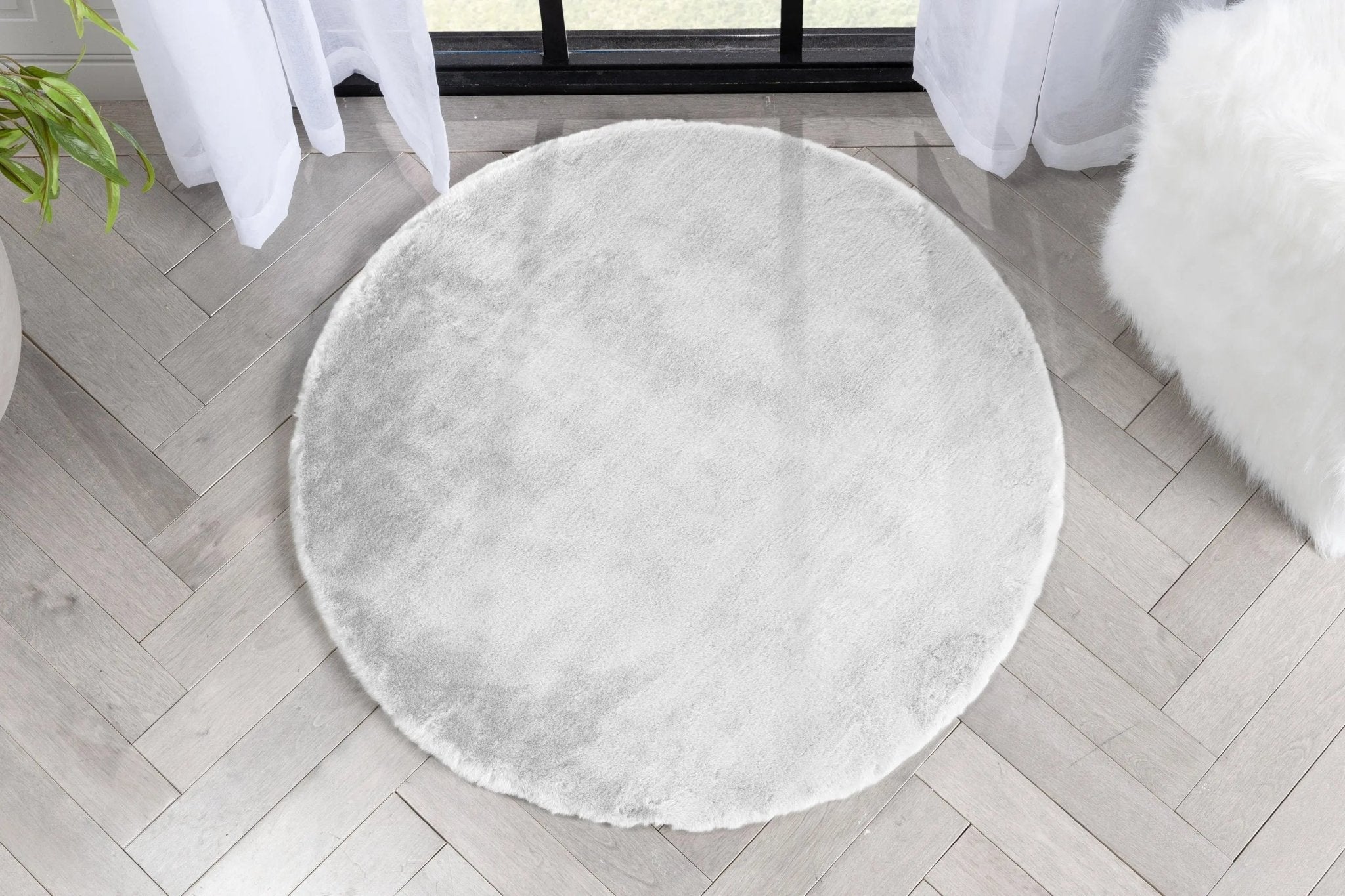 Crest Modern Glam Faux Fur Plush White Shag Rug Well Woven