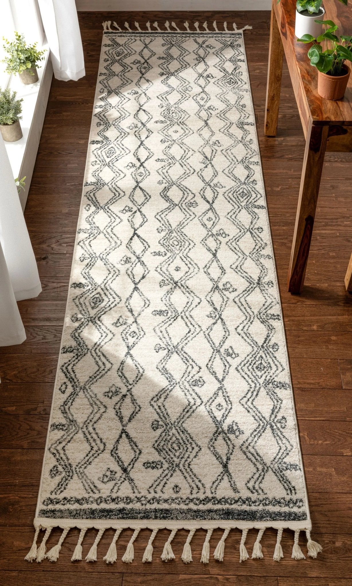 Darcy Modern Farmhouse Tribal Pattern Ivory Rug Well Woven