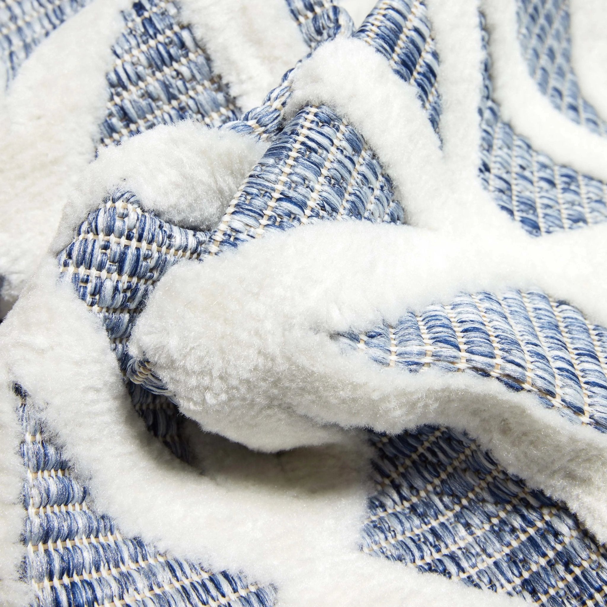 Ciel Modern Geometric Indoor/Outdoor Blue High-Low Rug Well Woven