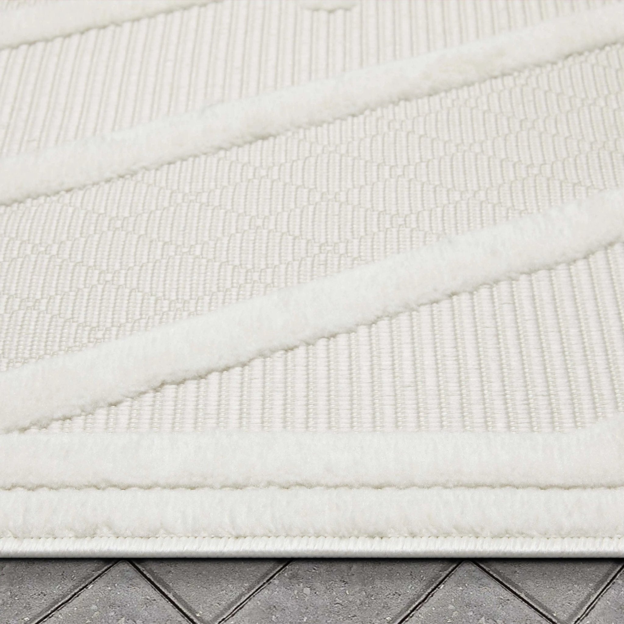 Mali Tribal Diamond Pattern Indoor/Outdoor Ivory High-Low Rug Well Woven