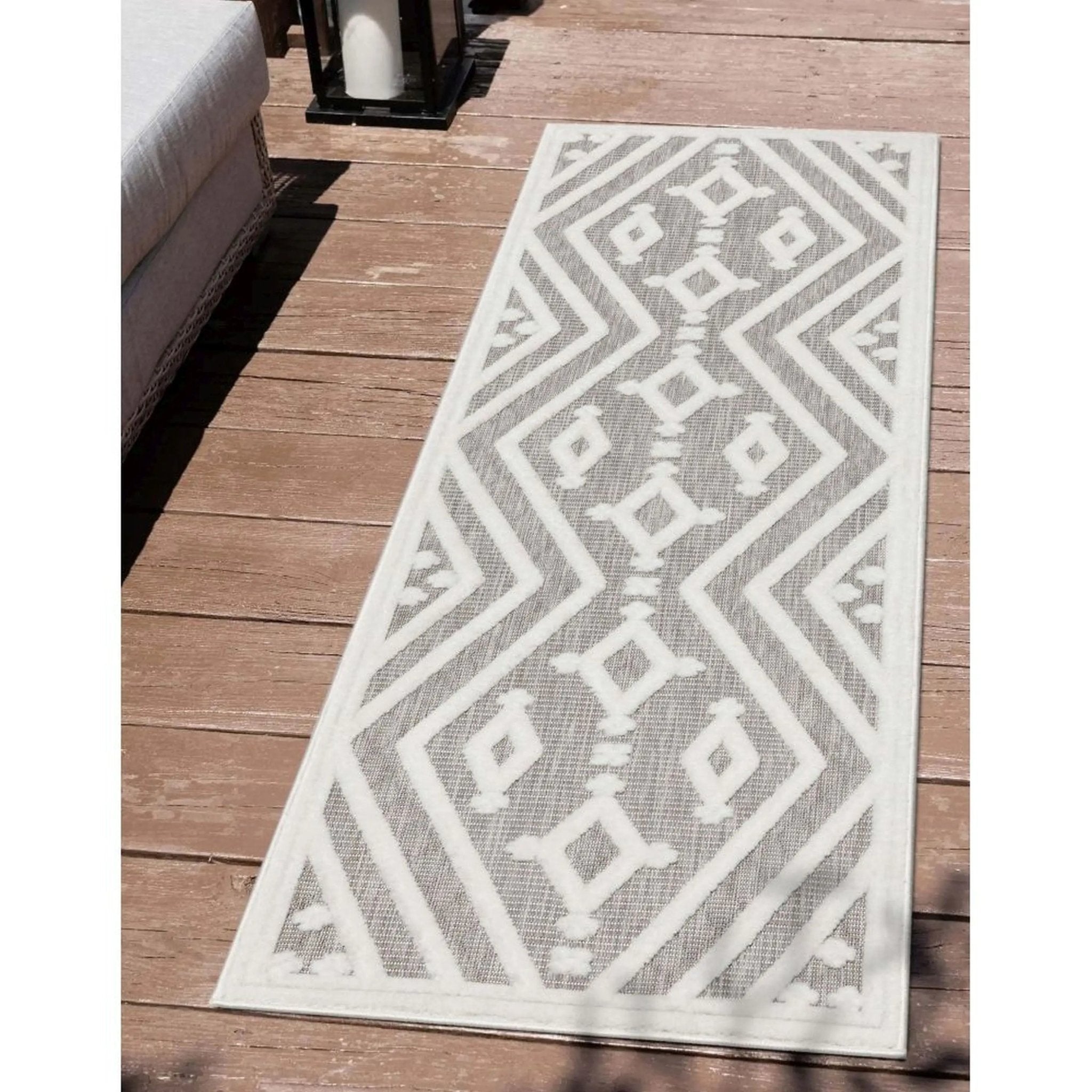 Mali Tribal Diamond Pattern Indoor/Outdoor Grey High-Low Rug Well Woven