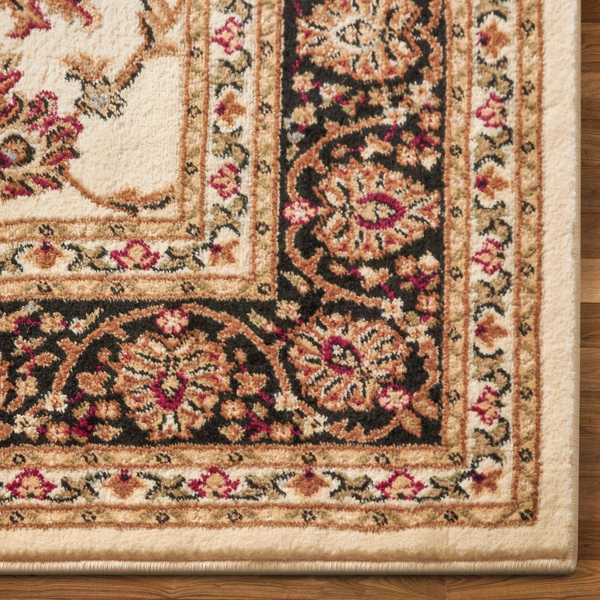 Sarouk Ivory Traditional Rug Well Woven