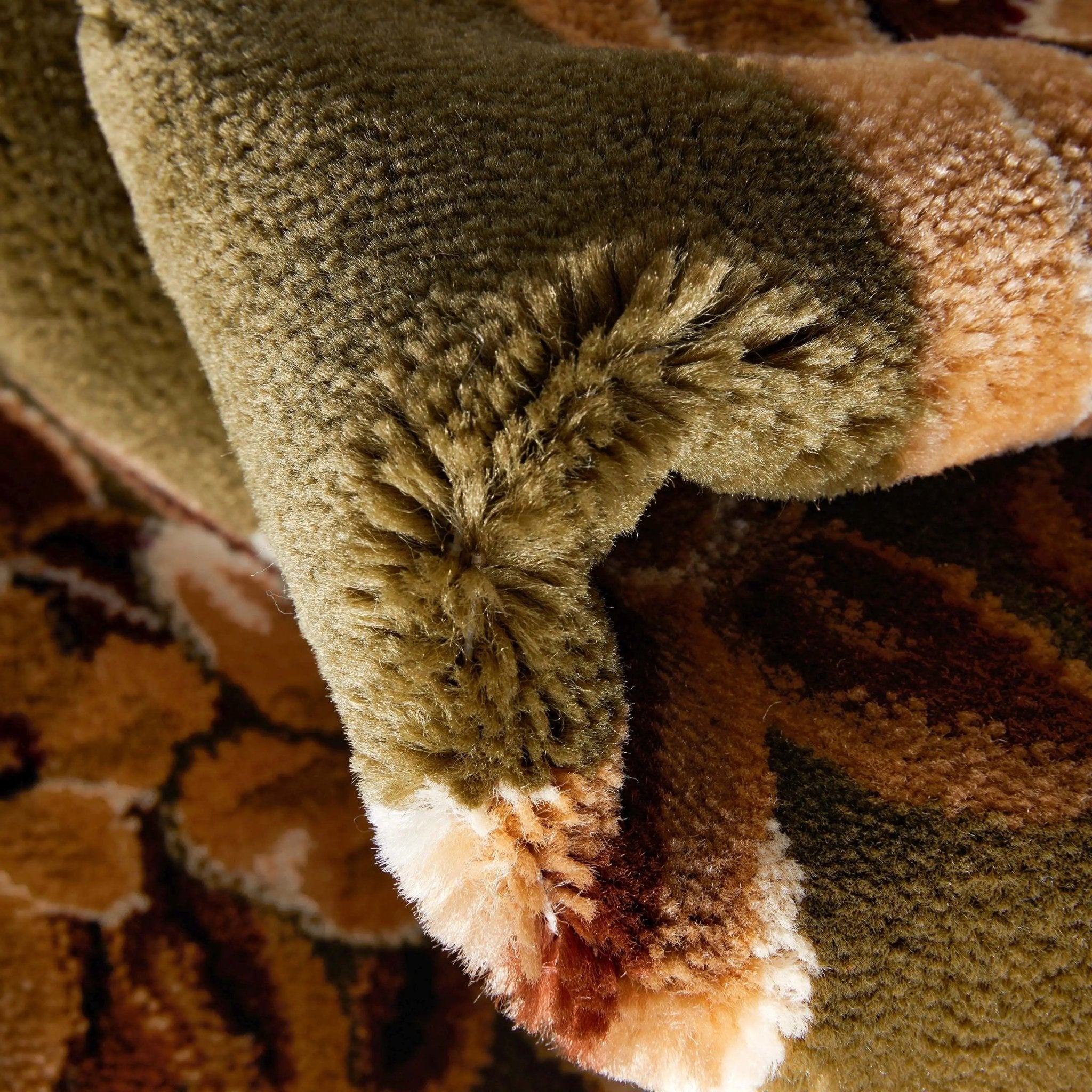 Le Petit Palais Green Traditional Rug Well Woven