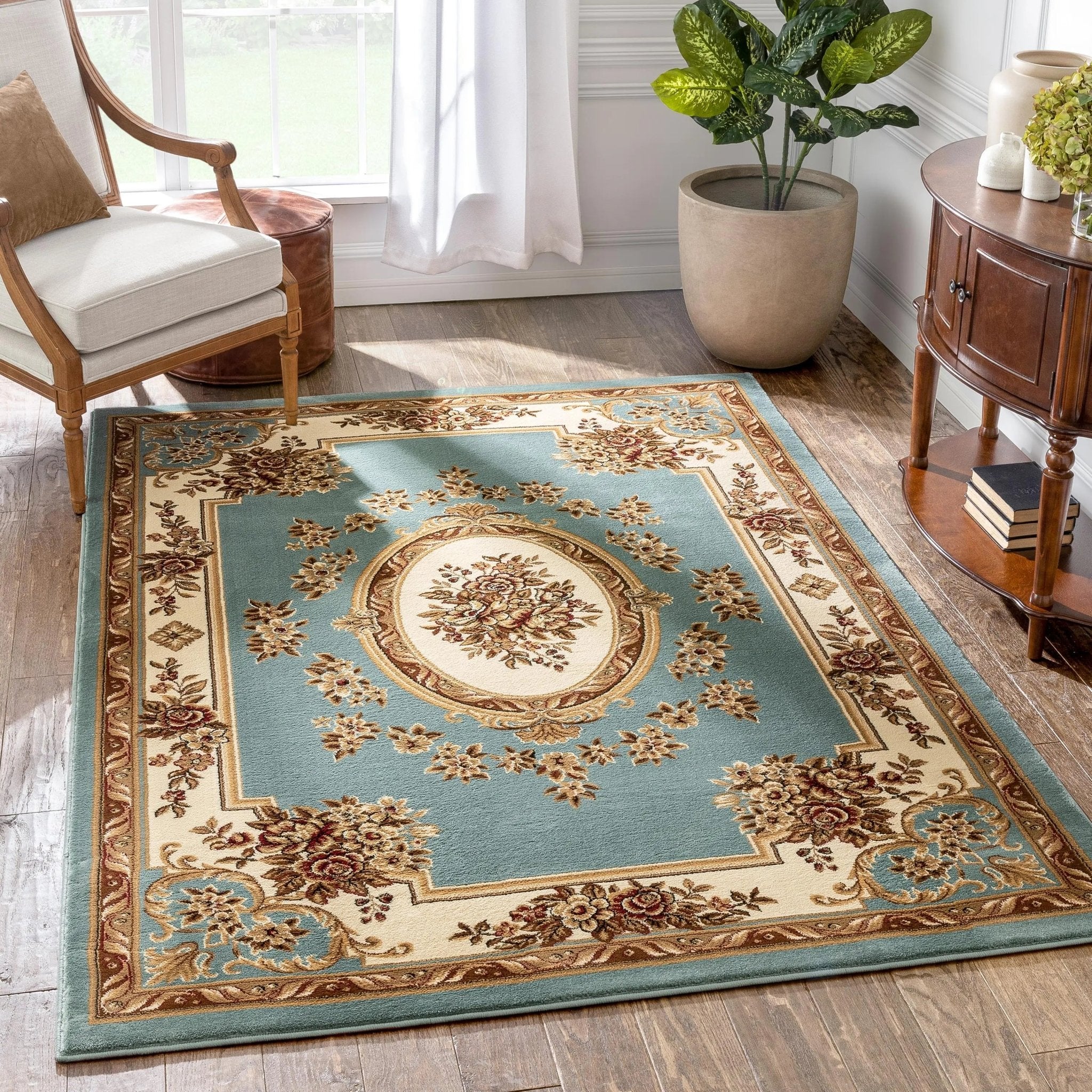 Le Petit Palais Light Blue Traditional Rug Well Woven