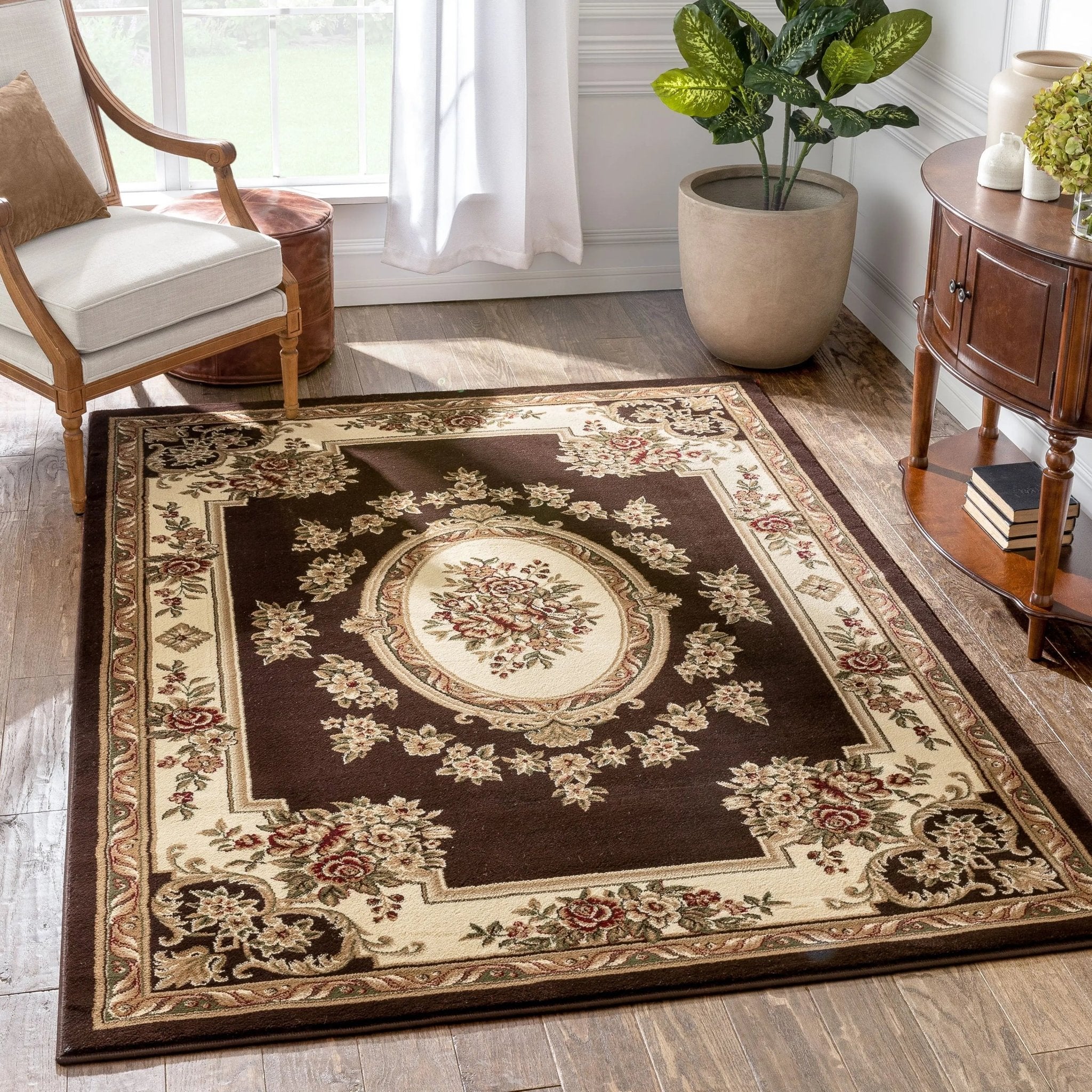 Le Petit Palais Brown Traditional Rug Well Woven