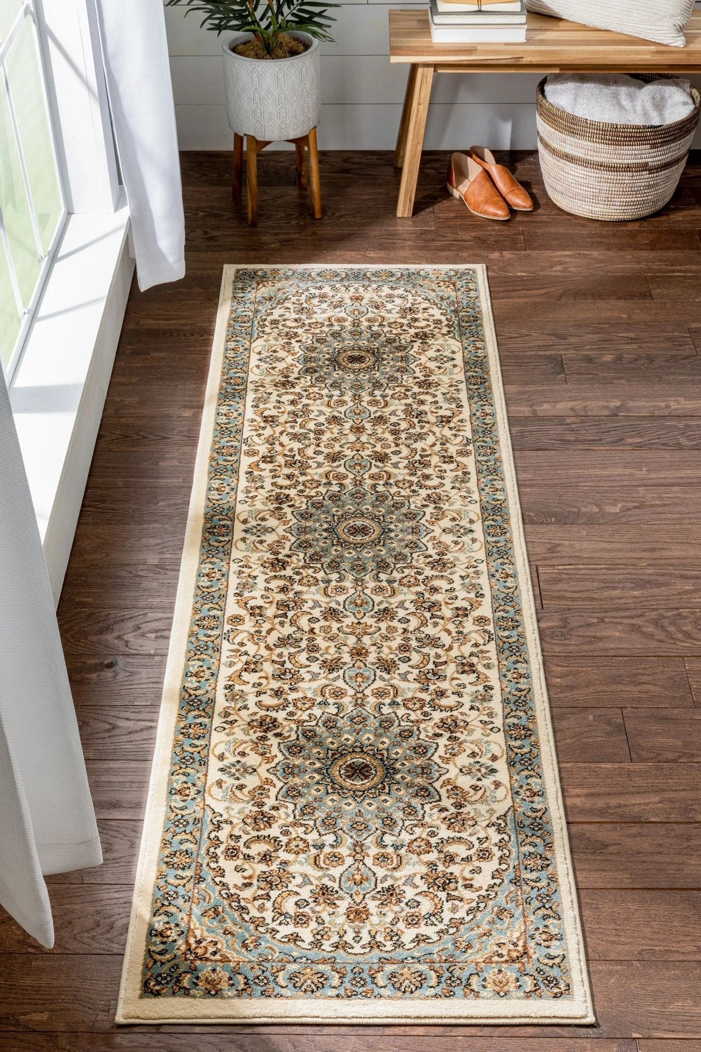 Aviva Ivory Traditional Rug Well Woven