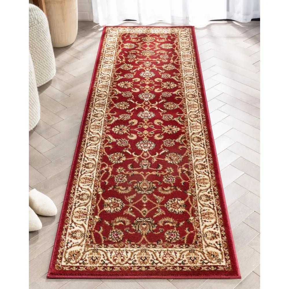 Sarouk Red Traditional Rug Well Woven