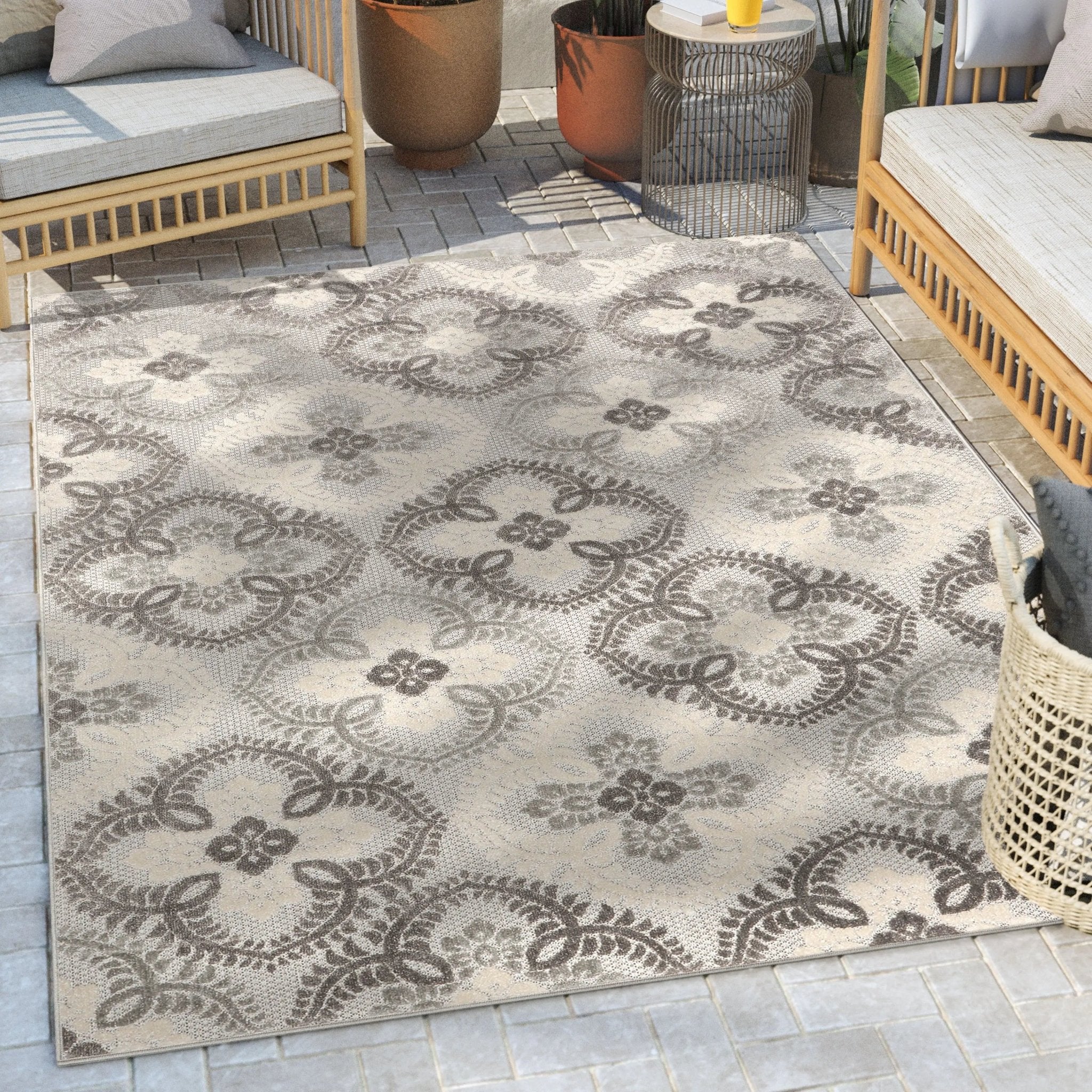 Loewy Modern Geometric Indoor/Outdoor Grey High-Low Rug Well Woven
