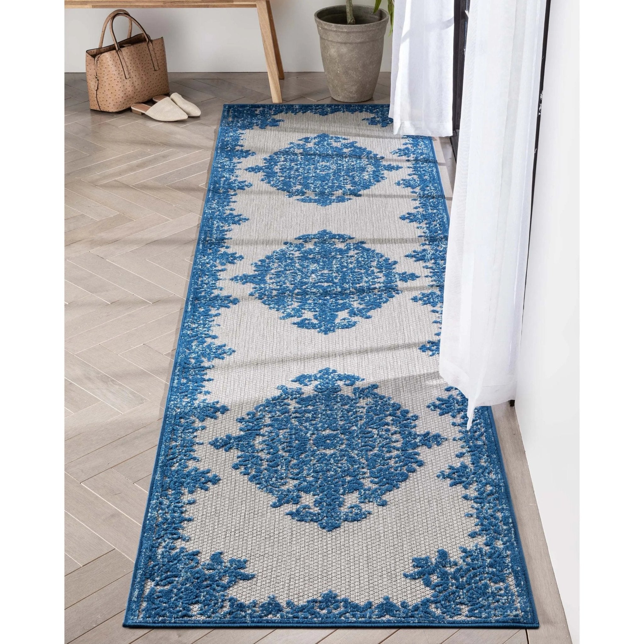 Arid Modern Medallion Persian Indoor/Outdoor Blue High-Low Rug Well Woven