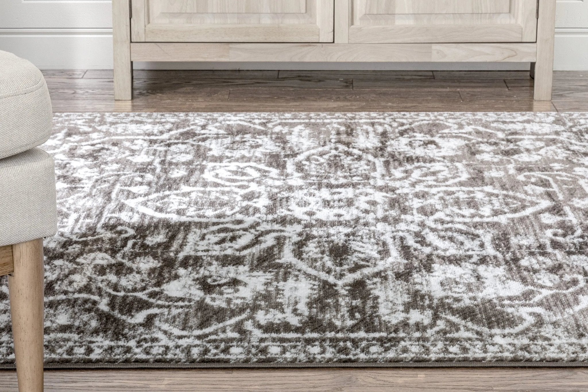 Disa Vintage Medallion Grey Soft Rug By Chill Rugs Well Woven
