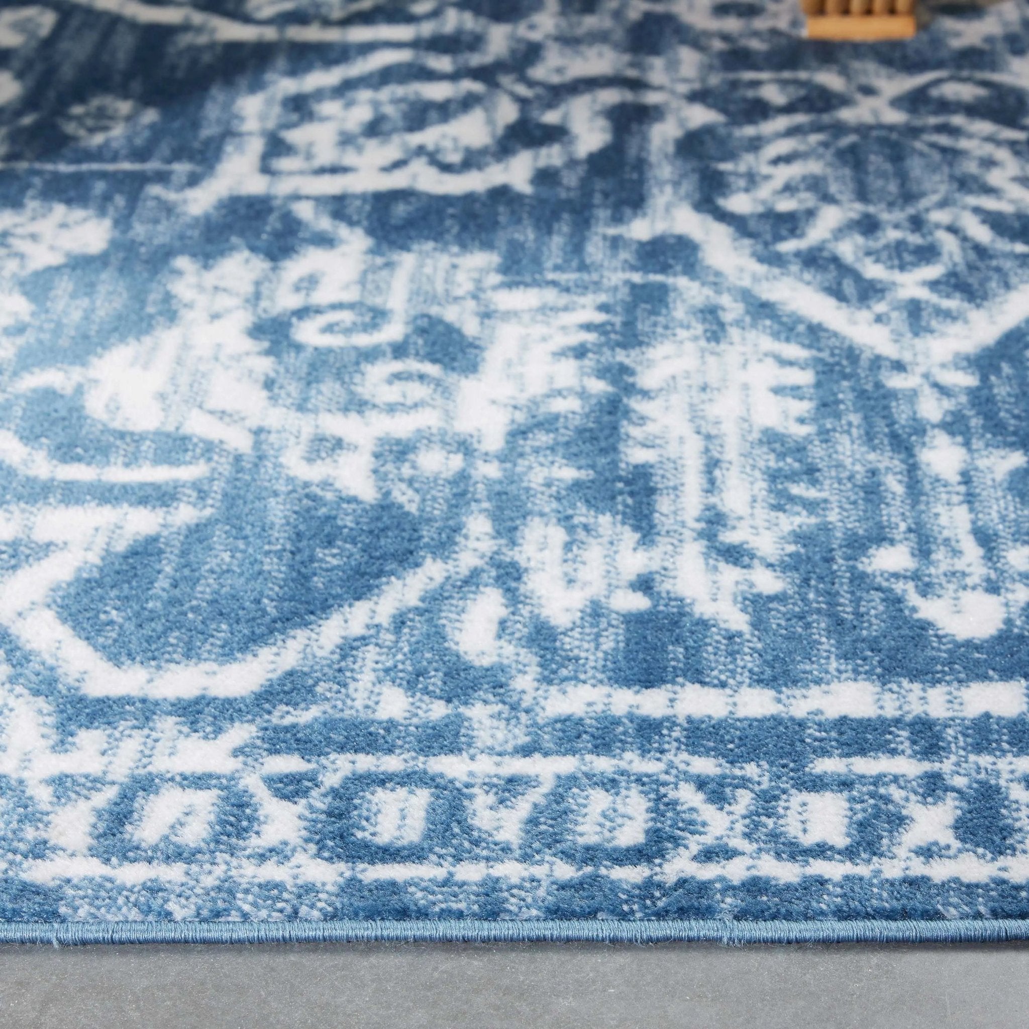 Disa Vintage Medallion Light Blue Soft Rug By Chill Rugs Well Woven