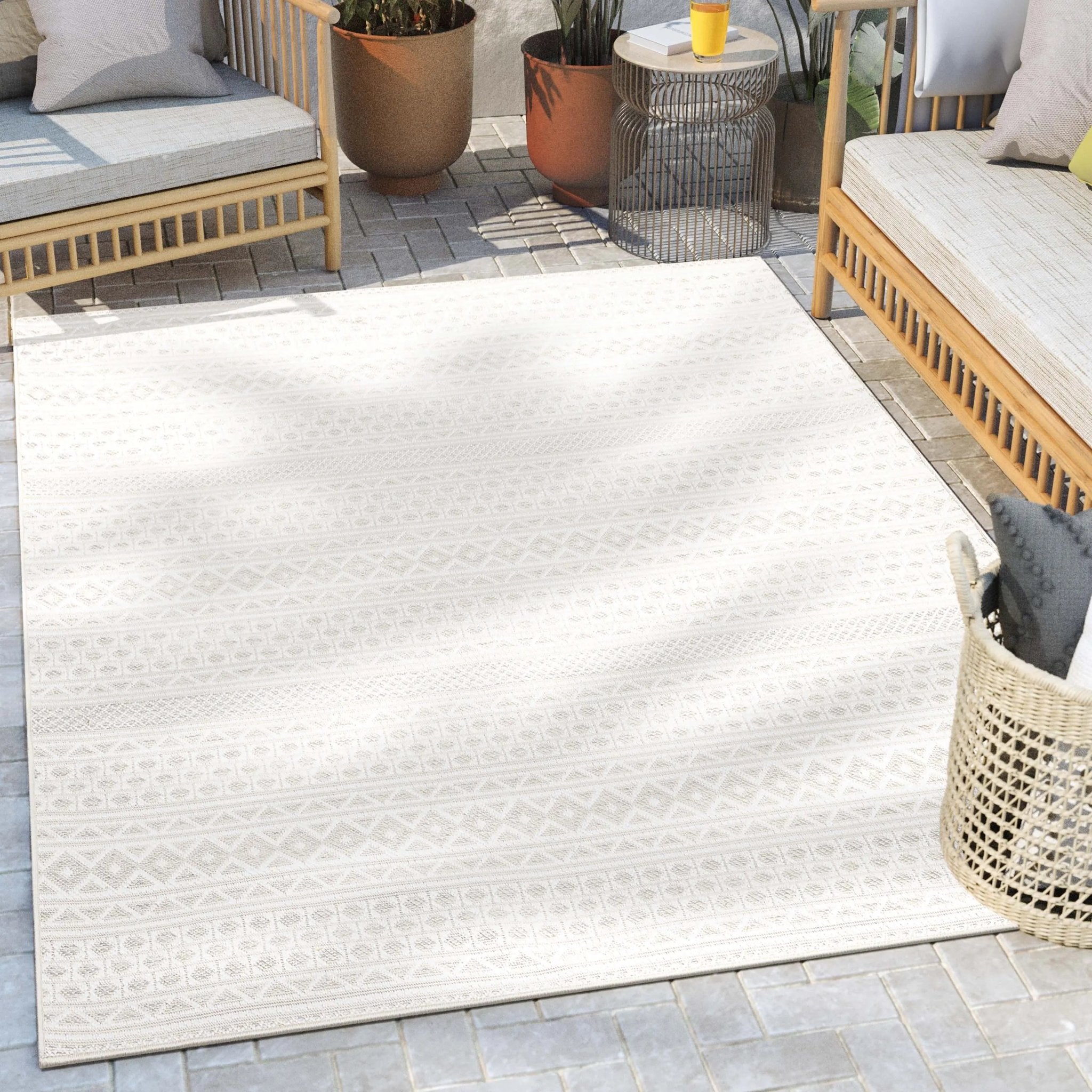 Arwen Tribal Indoor/Outdoor Ivory Textured Rug Well Woven