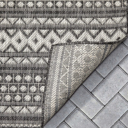 Arwen Tribal Indoor/Outdoor Black Textured Rug Well Woven
