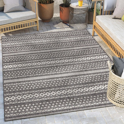 Arwen Tribal Indoor/Outdoor Black Textured Rug Well Woven