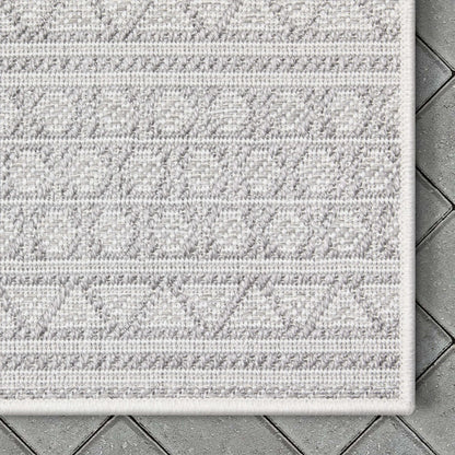 Arwen Tribal Indoor/Outdoor Grey Textured Rug Well Woven