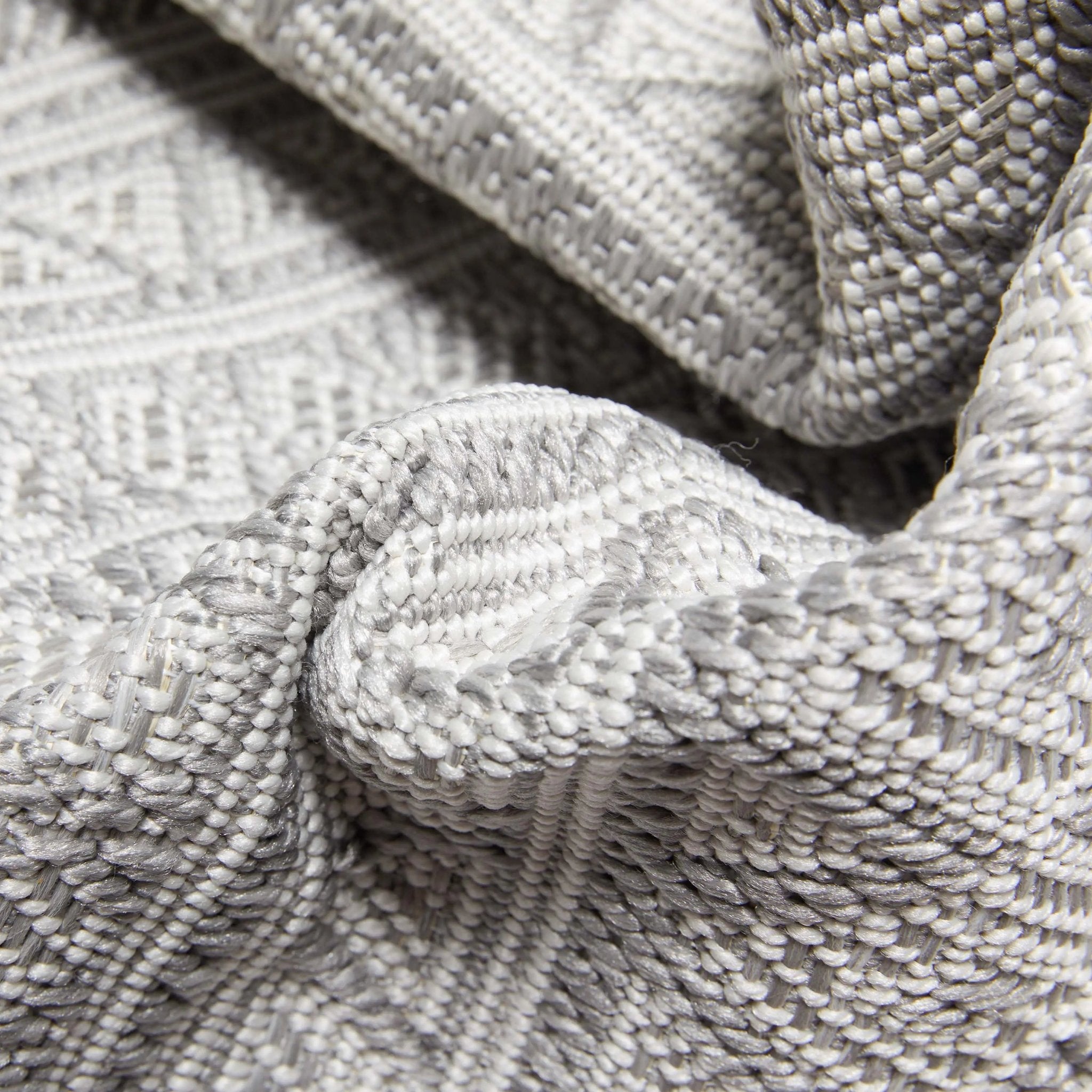 Arwen Tribal Indoor/Outdoor Grey Textured Rug Well Woven