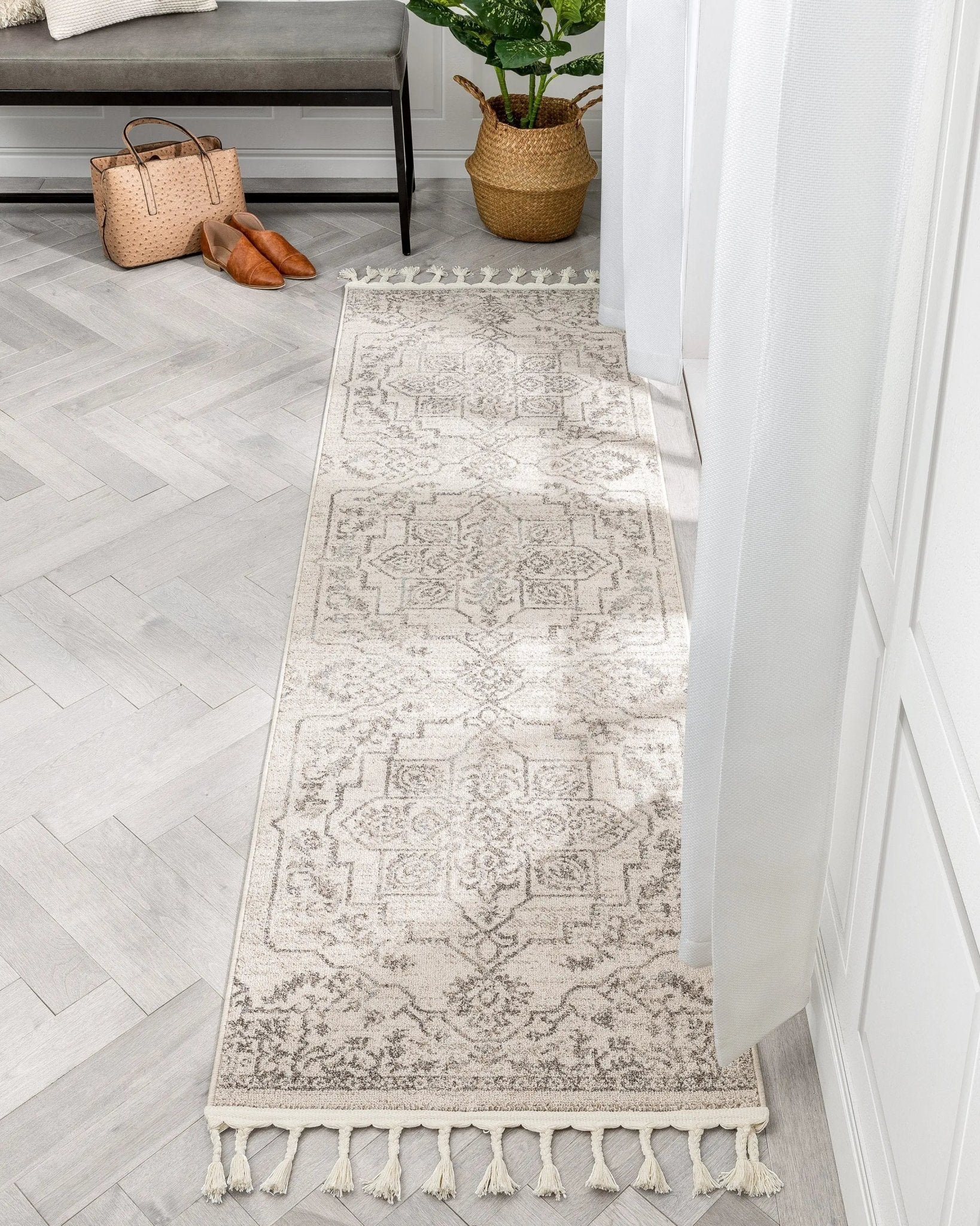 Valentina Oriental Medallion Brown Beige Kilim-Style 5'3" x 7'3" Rug Well Woven