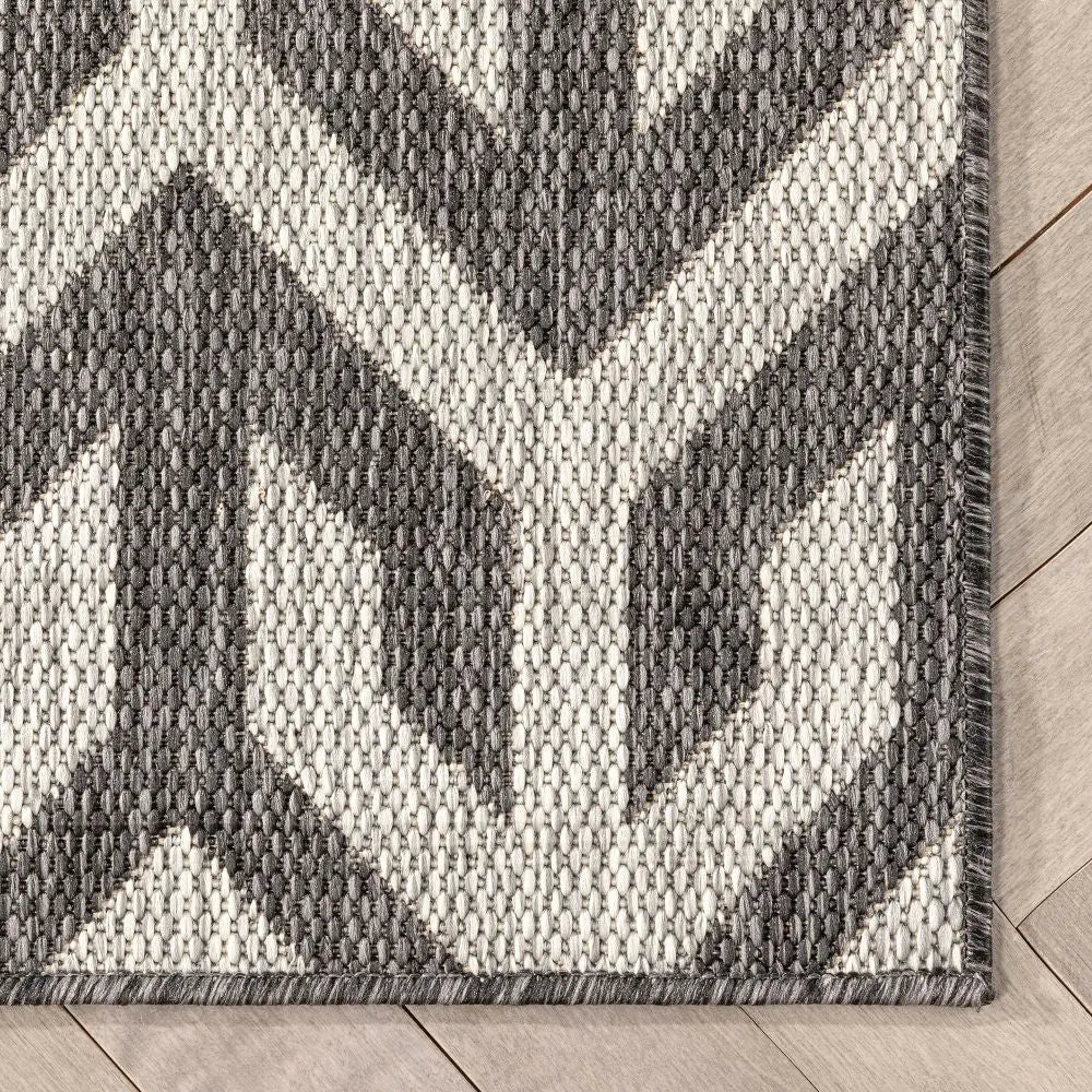 Atlantis Modern Geometric Black Indoor/Outdoor Rug Well Woven