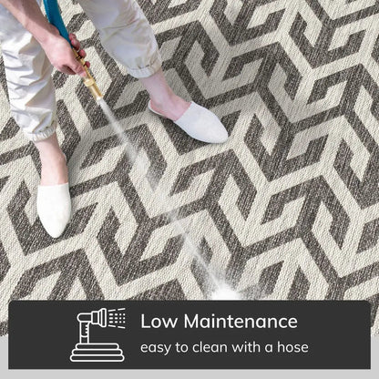 Atlantis Modern Geometric Black Indoor/Outdoor Rug Well Woven