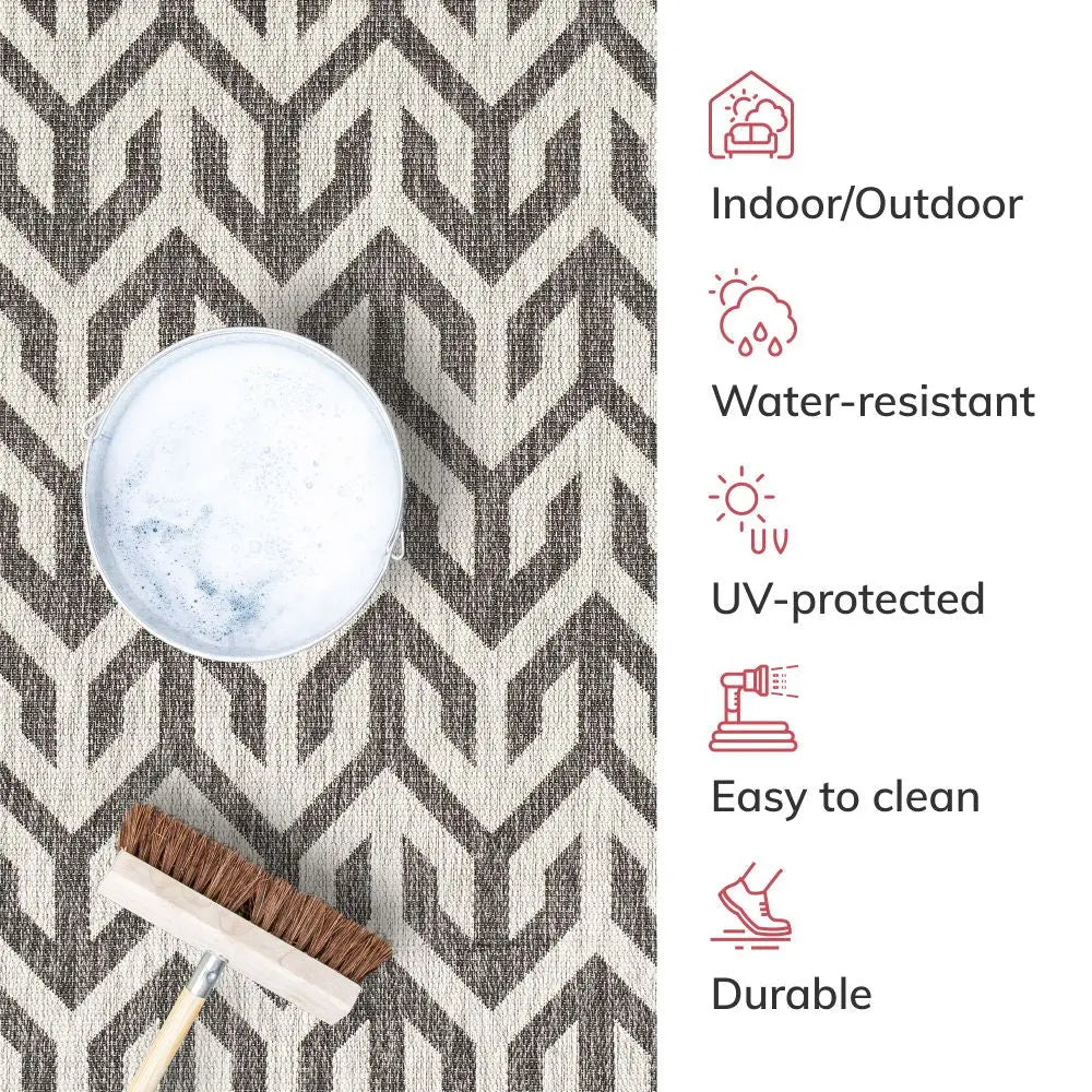 Atlantis Modern Geometric Black Indoor/Outdoor Rug Well Woven