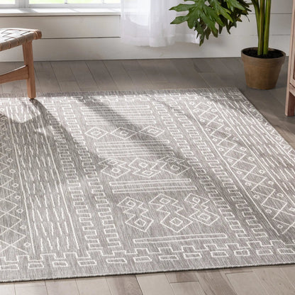 Anza Tribal Geometric Pattern Grey 5'3" x 7'3" Flat-Weave Indoor/Outdoor Rug Well Woven