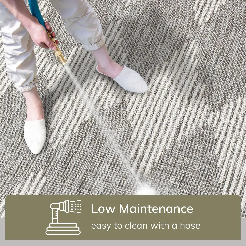 Kai Modern Chevron Pattern Grey 5'3" x 7'3" Flat-Weave Indoor/Outdoor Rug Well Woven