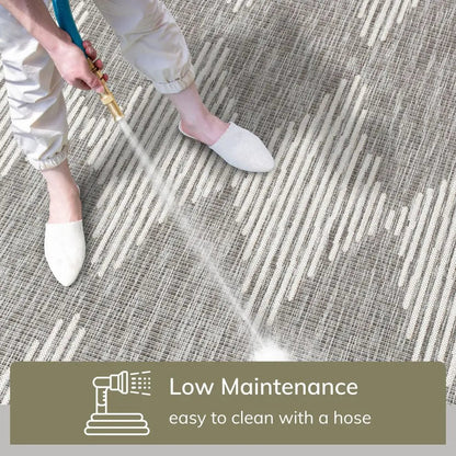 Kai Modern Chevron Pattern Grey 5'3" x 7'3" Flat-Weave Indoor/Outdoor Rug Well Woven