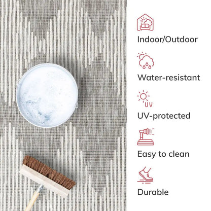 Kai Modern Chevron Pattern Grey 5'3" x 7'3" Flat-Weave Indoor/Outdoor Rug Well Woven