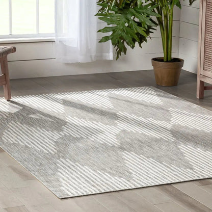 Kai Modern Chevron Pattern Grey 5'3" x 7'3" Flat-Weave Indoor/Outdoor Rug Well Woven