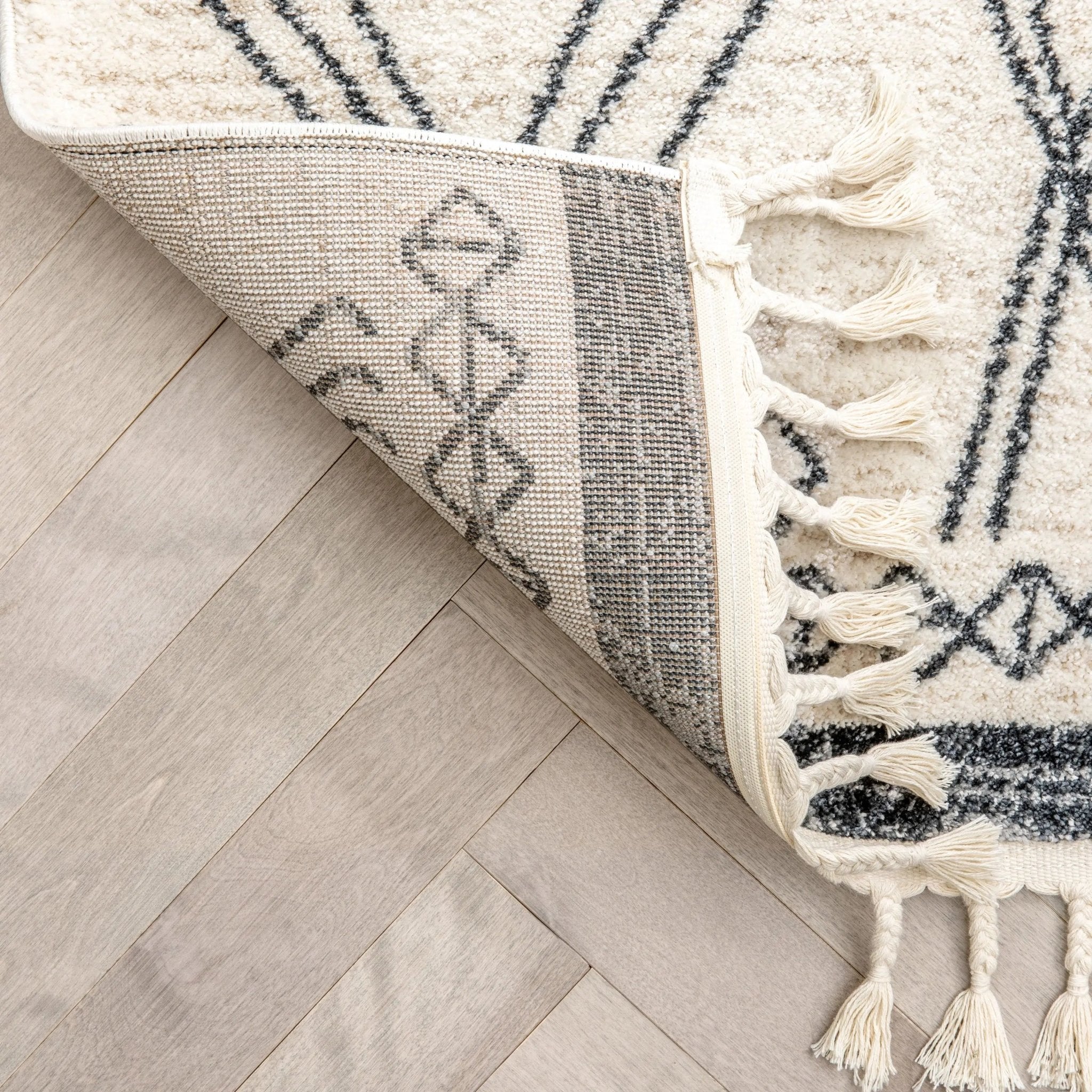 Darcy Modern Farmhouse Tribal Pattern Ivory Rug Well Woven