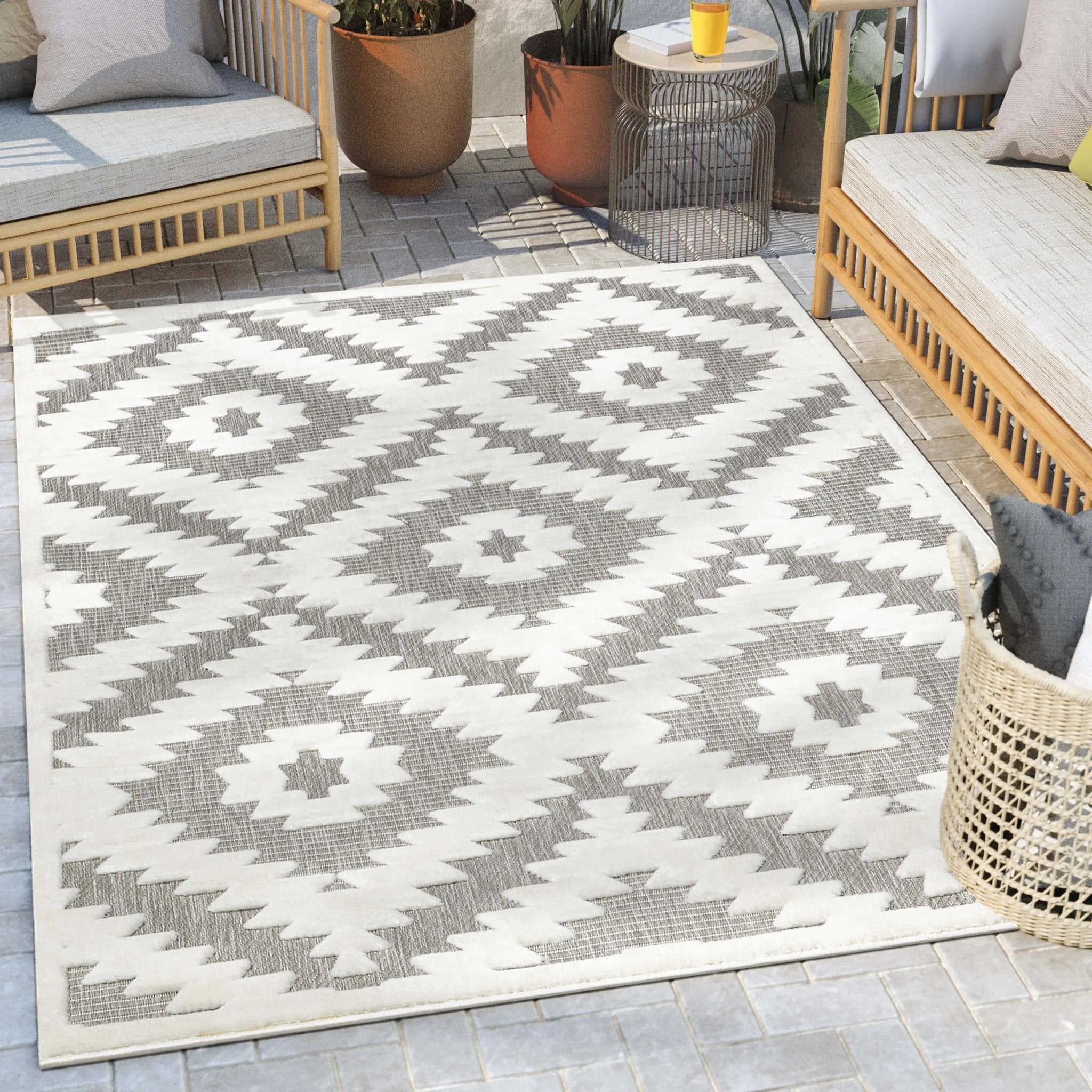 Keiko Tribal Moroccan Indoor/Outdoor Grey High-Low Rug Well Woven